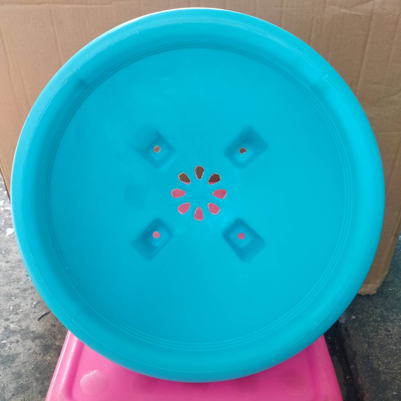 P05207 กระถางต้นไม้กลม สีขาว (27*27*13 cm) No.25 ราคาขายส่งต่อ 1 โหล : 12 ใบ