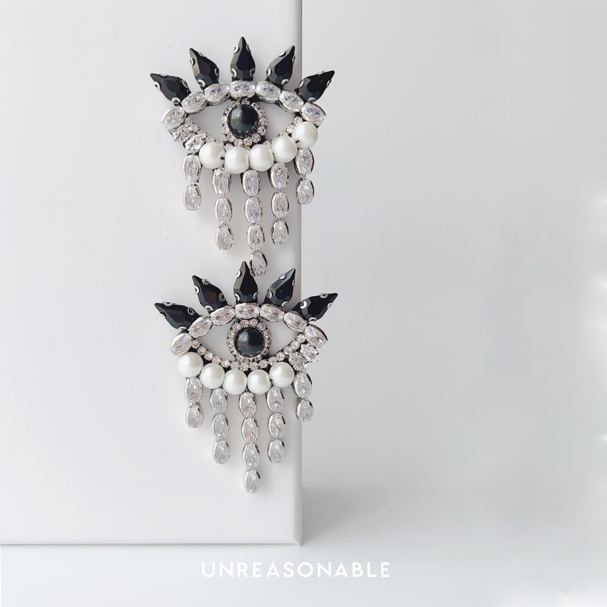 The Eye Earring with Crystal Tear Drop Earrings ต่างหูคลิป ต่างหูก้านเงินแท้ UA0980-01 Unreasonable Accessories