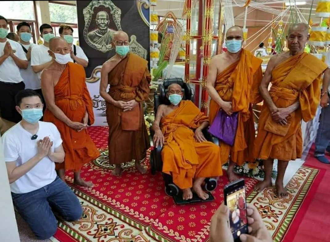 เหรียญเจ้าสัวพันล้าน เนื้อสัมฤทธิ์ ลงยาขอบดำ จารหน้าหลัง หลวงพ่อทอง วัดบ้านไร่