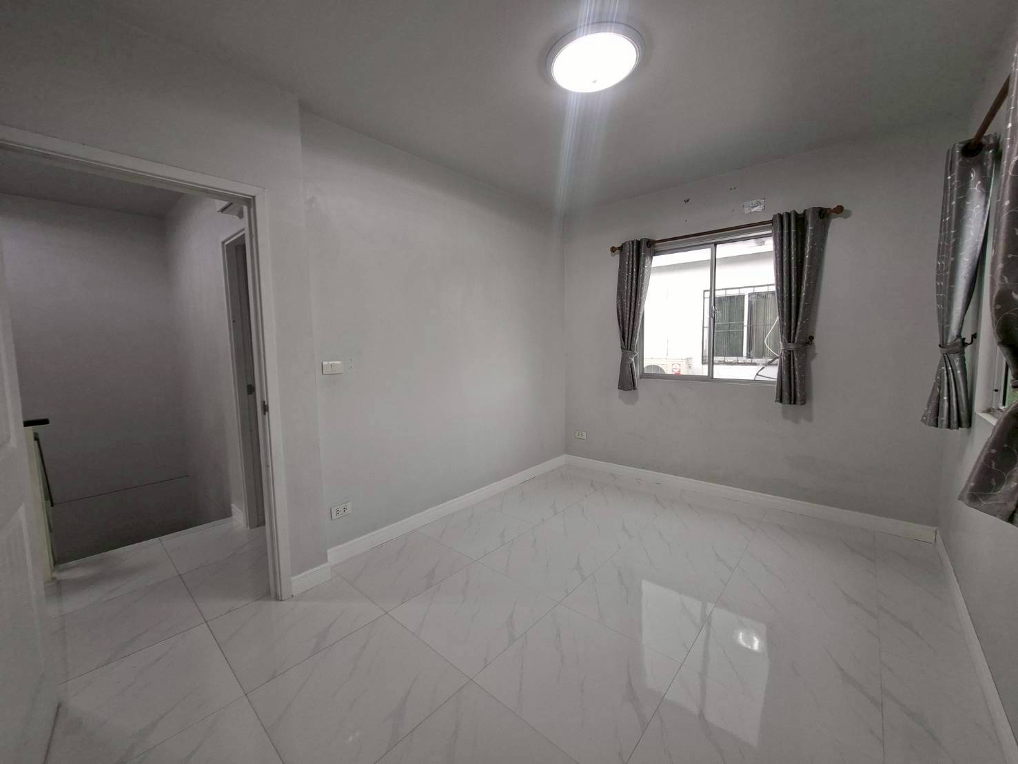 ให้เช่าทาวน์เฮ้าส์ 2 ชั้น The connect 12a กิ่งแก้ว 37 พร้อมอยู่ (N.1916)