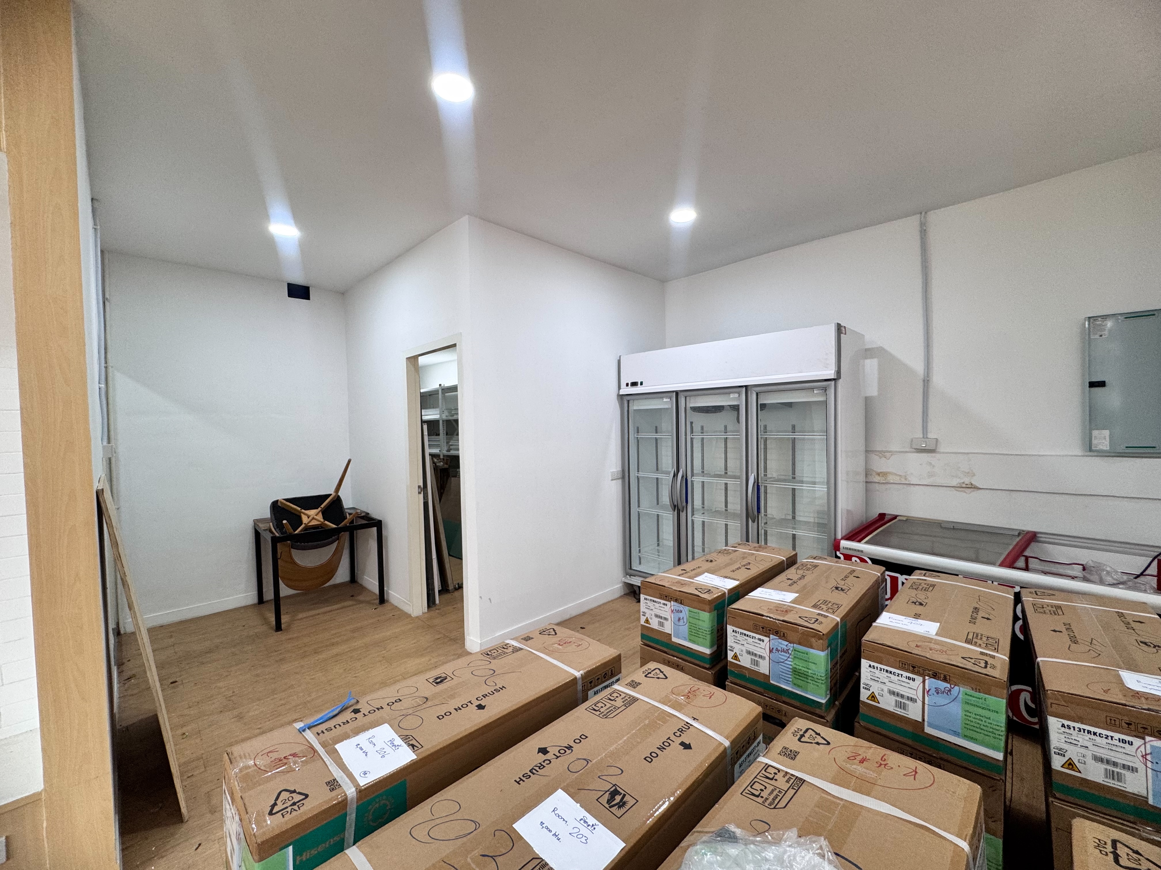 ให้เช่าพื้นที่ ชั้น 1 และชั้นลอย ทำเลเอกมัย ใกล้ BTS เอกมัย (N.1222)