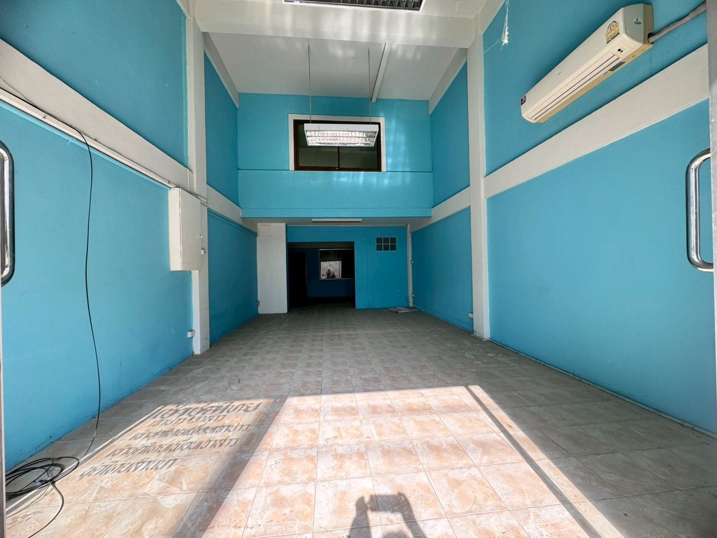 ให้เช่าอาคารพาณิชย์ รามคำแหง 12 ทำเลดี ใกล้สถานีรถไฟฟ้าสายสีส้ม (N.1919)