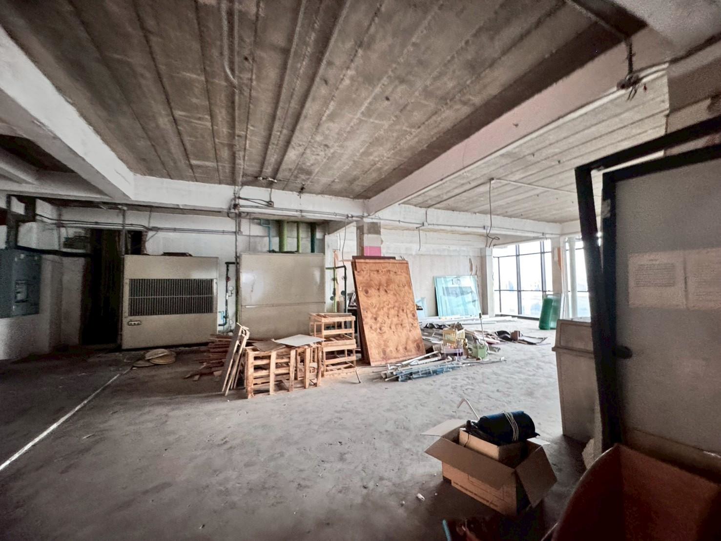 ให้เช่าพื้นที่สำนักงาน ชั้น 4 อาคารโล่งสวย เหมาะทำธุรกิจ ติดถนนรามคำแหง (N.1922)