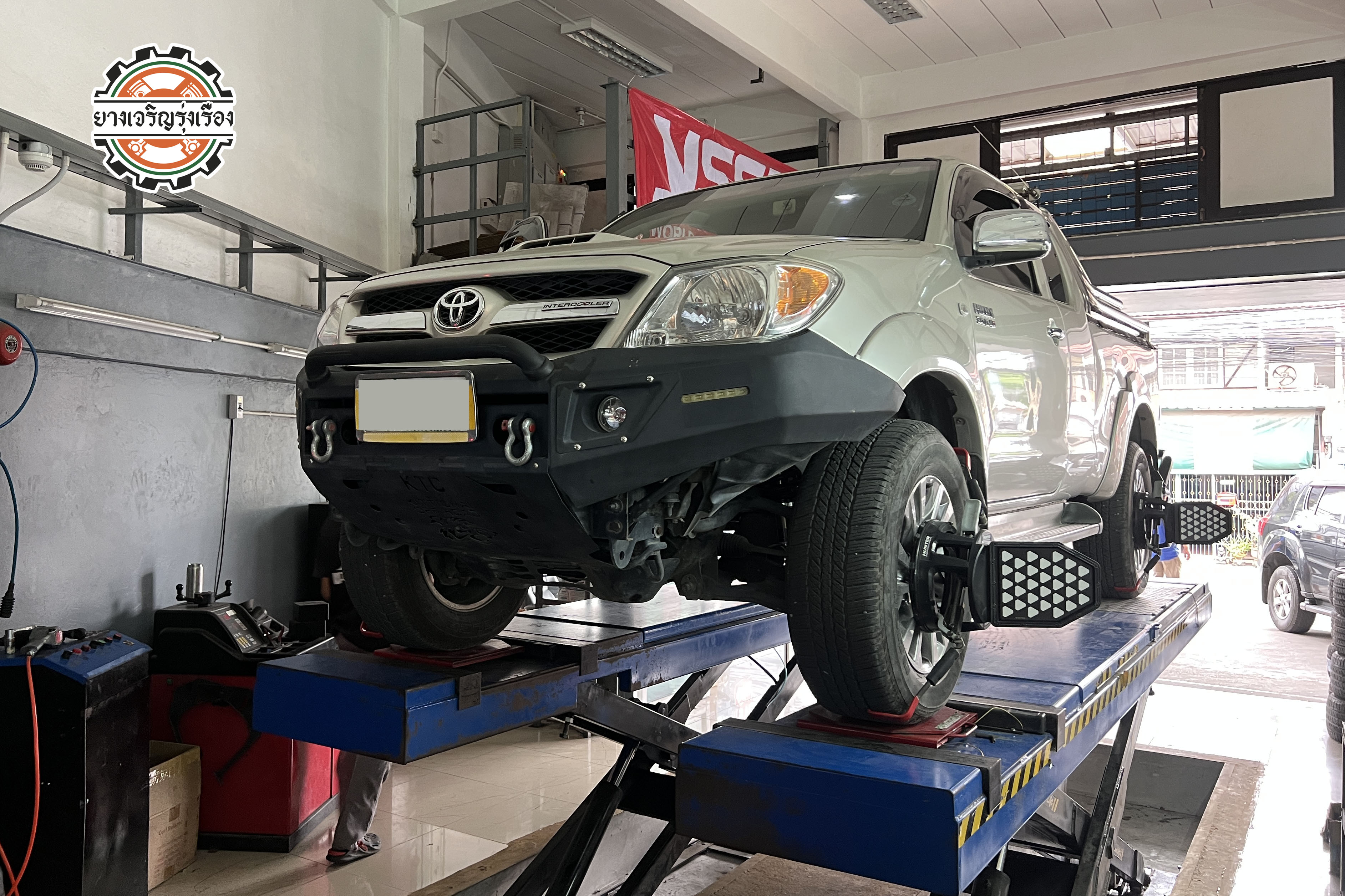 TOYOTA HILUX VIGO ด่วนหน้าร้านอยากได้แบบนุ่ม เนียนใช้งานประจำวัน พร้อมให้เซ็ททรงหน้าขึ้น 1 นิ้ว เสมอกับหลัง จัดให้ครับ [+] 𝙔𝙎𝙎 𝙀 𝙎𝙀𝙍𝙄𝙀𝙎 เซ็ทโช๊คอัพ หน้า/หลัง = 19,800 บาท ล้อเดิม ยางเดิม ก็ขับสนุกได้ [+] พร้อมบริการติดตั้ง + Set up ให้เหมาะกับยาง [+] ขับสนุกด้วยบริการ ตั้งศูนย์ละเอียดให้เหมาะกับการใช้งานและลักษณะของช่วงล่าง --------------------------------- #ติดต่อเรา ยางรถยนต์ บริการรถยนต์ 08-6569-1915 โช๊คอัพช่วงล่างรถยนต์ ตั้งศูนย์ 08-6544-5963 𝙊𝙪𝙧 𝙎𝙚𝙧𝙫𝙞𝙘𝙚 บริการทางร้าน เรารับทำอะไรบ้าง 🔧 ติดตั้งยางแบบไร้รอย 100% 🔧 บริการสลับยาง ตามอายุ 🔧 มียางรถยนต์ทุกยี่ห้อให้เลือกซื้อ 🔧 เช็คช่วงล่าง แก้ปัญหาให้ตรงจุด 🔧 บริการล้างลิ้นปีกผีเสื้อ 🔧 บริการเช็คระยะรถยนต์ 🔧 เปลี่ยนถ่ายของเหลวทั้งระบบ 🔧 ตั้งศูนย์ด้วยเครื่อง HUNTER นำเข้าจาก USA #รถยนต์มีปัญหาไม่รู้ต้องแก้ตรงไหน ทางเรายินดี ตรวจหาปัญหาและหาวิธีแก้ บอกลูกค้าก่อนลงมือทำเสมอราคาเป็นธรรมไม่เอาเปรียบ สบายใจคุณลูกค้า ---------------------------------- ดูแลให้คำปรึกษาทุกปัญหาคาใจ ไม่ทิ้งลูกค้า มีบริการหลังการขาย 【ให้ผู้เชี่ยวชาญของเรา ดูแลรถคุณ】 ร้านยางเจริญรุ่งเรือง ยินดีต้อนรับครับ ----------------------------------------- 𝙔𝙎𝙎 𝙀 𝙎𝙚𝙧𝙞𝙚𝙨 นุ่มนวลพรีเมี่ยม #Setupพร้อมตั้งศูนย์ ⚜️เทพเจ้าโช๊คอัพ YSS กับโช๊คตัวเรือธง E Series : Luxury Premium เปลี่ยนรถย้วยเป็นนุ่มนวลไม่โยนให้กวนใจ⛵️ #𝗨𝗽𝗴𝗿𝗮𝗱𝗲☄️ 🆙 ความเฟริม 🆙 เข้าโค้งมั่นใจ 🆙 กระชับขับสนุก 🆙 เก็บรอยต่อถนนดีเยี่ยม #แก้ไขอาการ ❌ โช๊คอัพแก้อาการโยน ❌ เข้าโค้งย้วย ❌ เมารถ 🔧Service ✅ ฟรี บริการติดตั้งโช๊อคัพ ✅ ฟรี บริการ Set up โช๊คอัพให้เหมาะกับการใช้งาน ✅ ฟรี ตั้งศูนย์ให้แม็ช กับช่วงล่างและยาง(เครื่อง HUNTER USA ความแม่นยำสูง) 🚙รีดพลังช่วงล่างมาใช้งานได้มากที่สุดด้วยการตั้งศูนย์ให้ยางรถยนต์ ช่วงล่าง ทุกอย่างแมชท์เข้าด้วยกัน💯 ลูกค้าสามารถสอบถามรายละเอียด หรือแนะนำรุ่นโช๊คอัพให้เหมาะสมกับการใช้งานได้ทางข้อความ หรือ โทร. ยางรถยนต์ บริการรถยนต์ 08-6569-1915 โช๊คอัพช่วงล่างรถยนต์ ตั้งศูนย์ 08-6544-5963 ยินดีต้อนรับครับ🙏🙏🙏 #YSS #วายเอสเอส #โช๊คอัพรถยนต์ #ช่วงล่างรถยนต์ #ร้านยางเจริญรุ่งเรือง #นนทบุรี #งามวงศ์วาน #ซ่อมบำรุงช่วงล่างรถยนต์