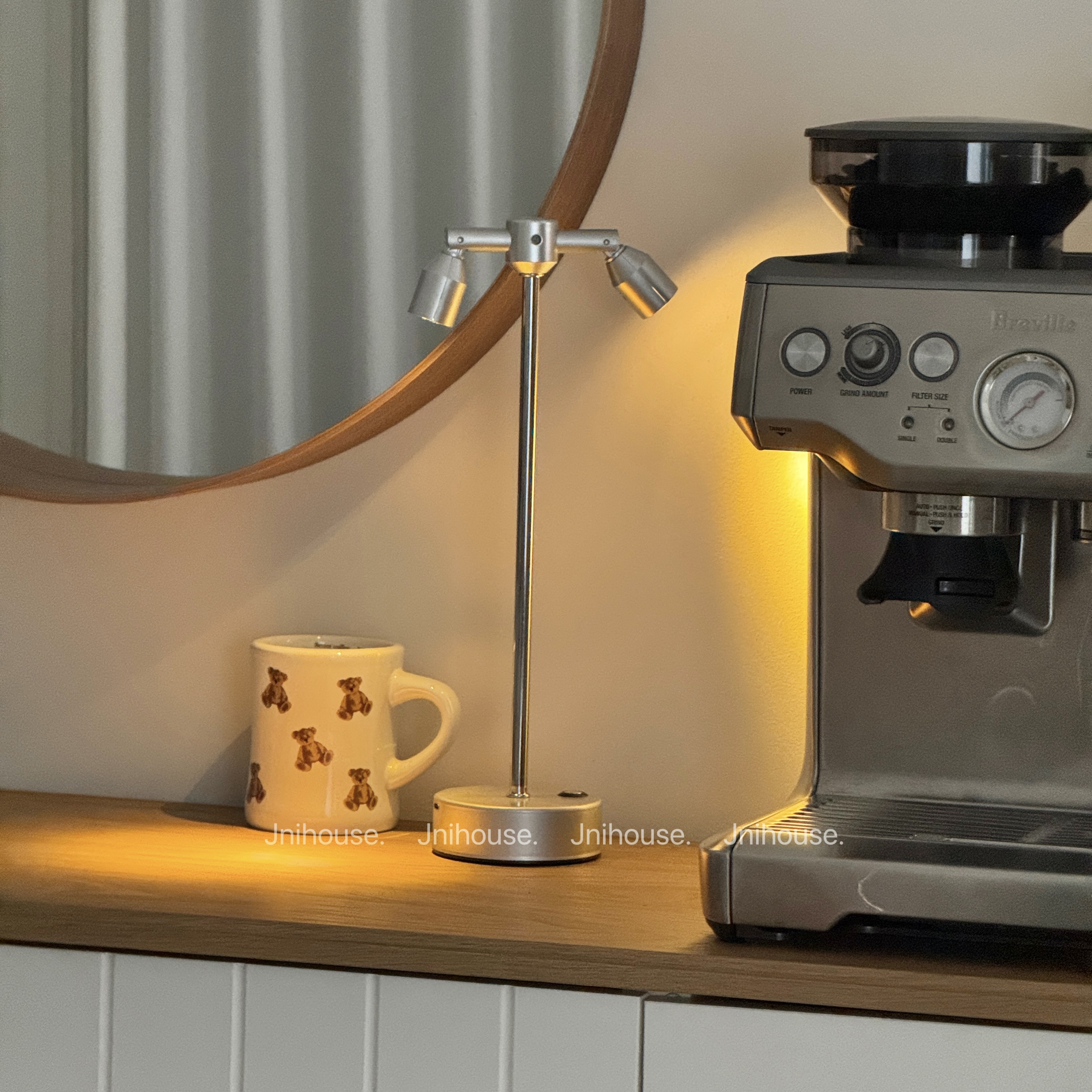 [พร้อมส่ง] Jnihouse : Adjustable LED Lamp โคมไฟตั้งโต๊ะ