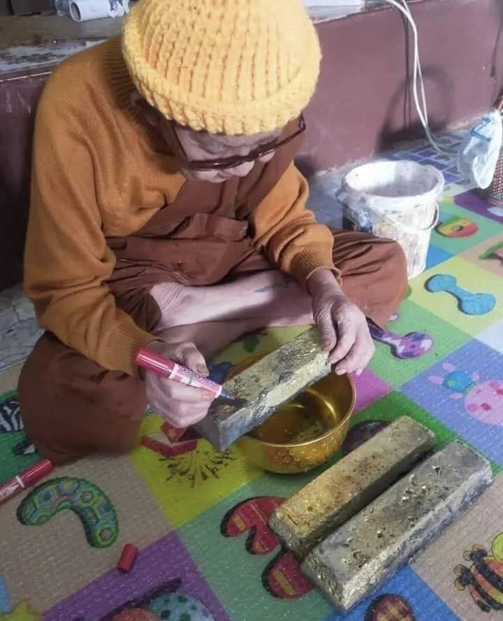 พระมหากัสสปะ เนื้อเงิน เลข2. อุดมวลสารใต้ฐาน ตะกรุด 3ดอก ▪สร้างน้อย120องค์ ❇หลวงปูสิงห์โต จิตฺตธมฺโม❇