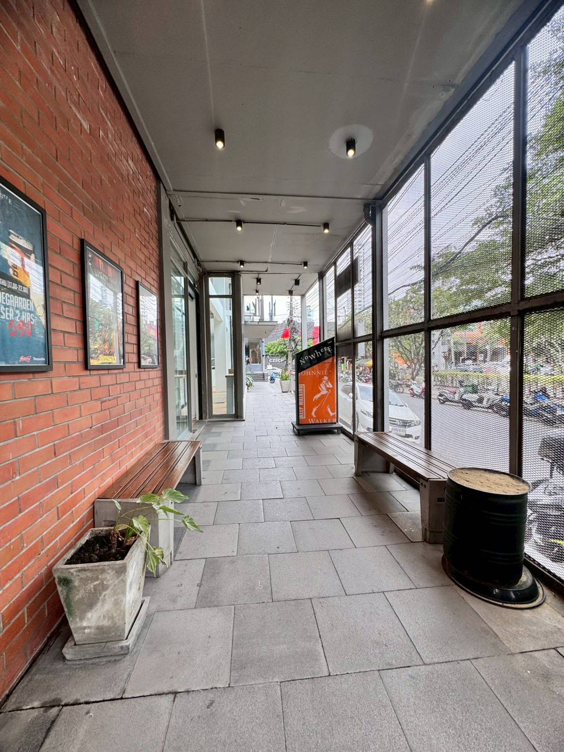 ให้เช่าพื้นที่ ชั้น 1 และชั้นลอย ทำเลเอกมัย ใกล้ BTS เอกมัย (N.1222)