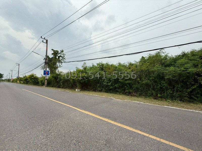 ขายที่ดิน 3 แปลงติดกัน 16 ไร่ ริมถนน ใกล้วัดหลวงพ่อโสธร ตรงข้ามหมู่บ้านมารวย ฉะเชิงเทรา การเดินทางสะดวกใกล้แหล่งชุมชน