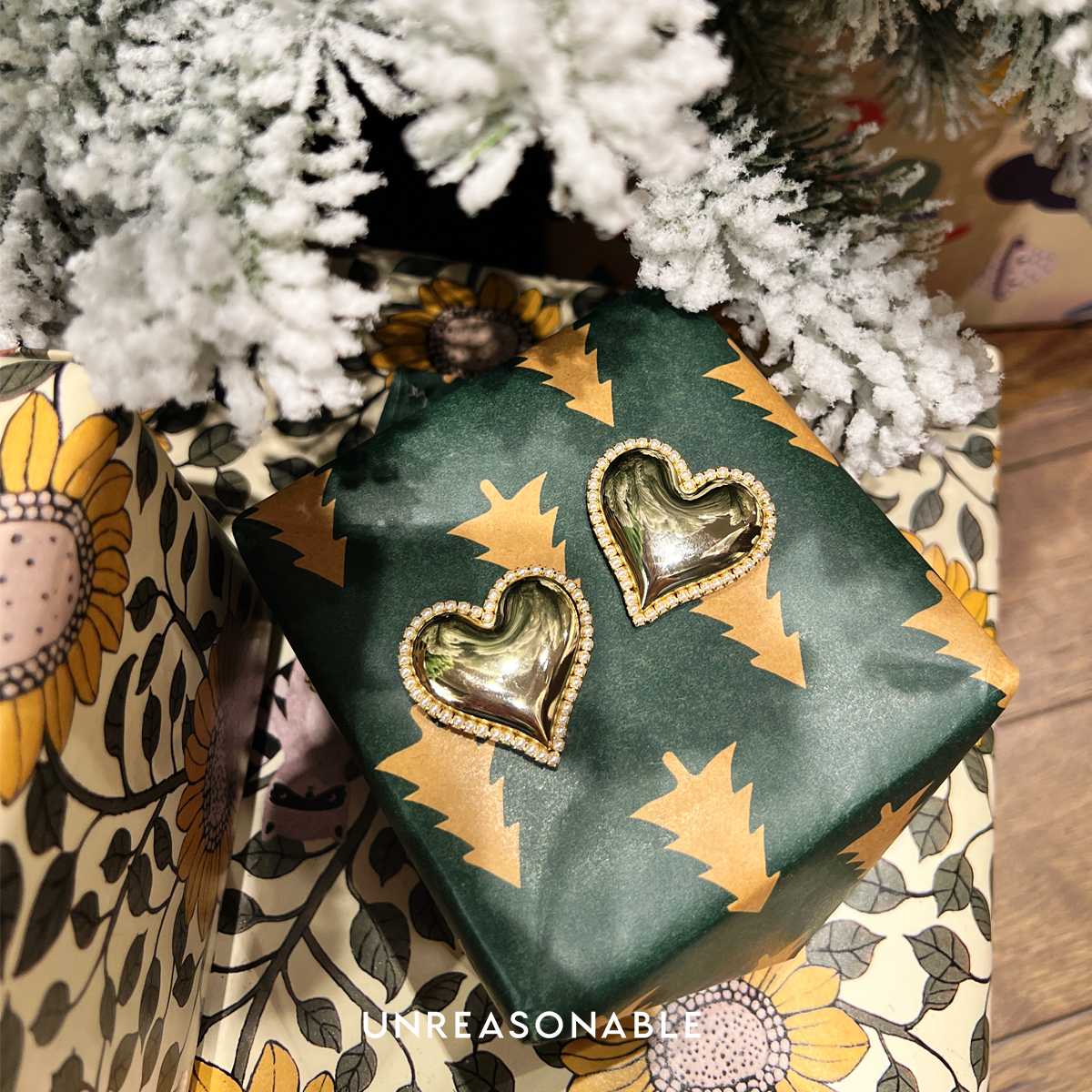 ต่างหูหัวใจสีทอง Golden Heart UA0975-01 Unreasonable Accessories