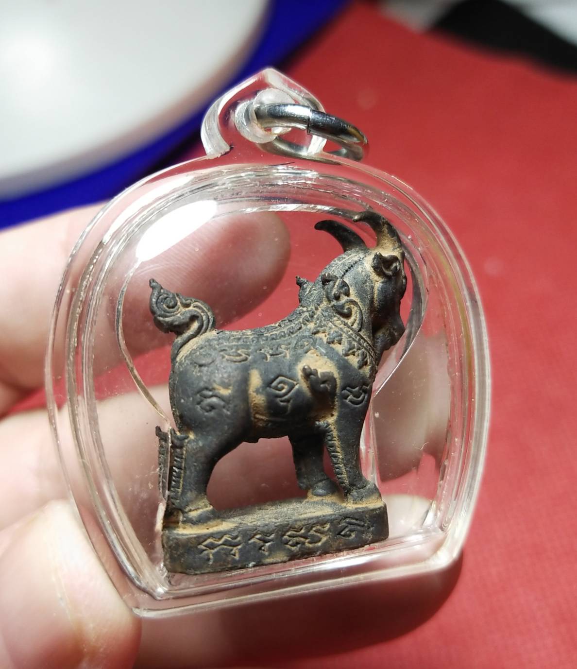 แพะมหาเสน่ห์ เนื้อนวะโลหะ รุ่นแรก หลวงปู่เจิม วัดหนองน้ำขุ่น จ.ระยอง ปี 2557 (เลี่ยมพลาสติกกันน้ำพร้อมใช้)