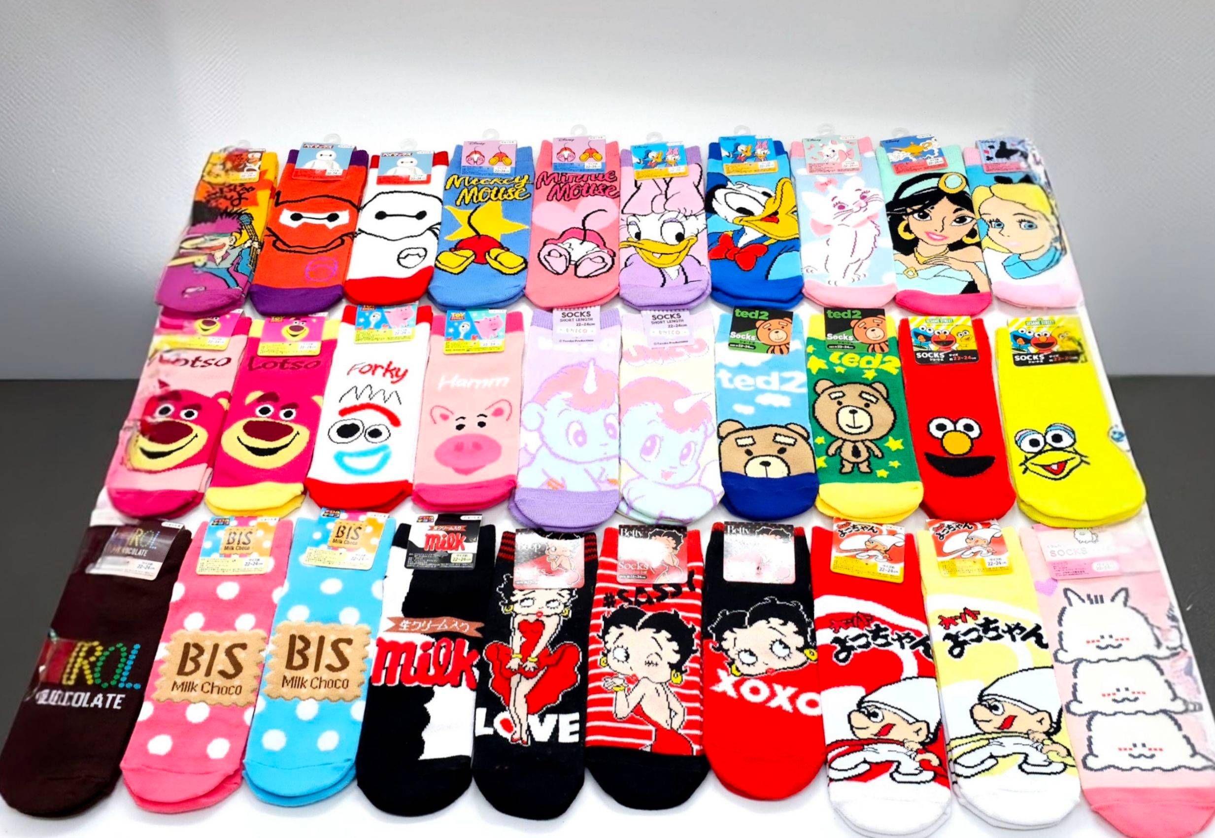 ถุงเท้าญี่ปุ่น ลายลิขสิทธิ์แท้ ผ้าดียืดได้เยอะ ผ้านิ่มใส่สบาย