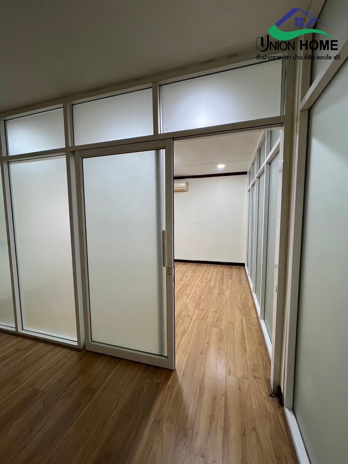 ขายอาคารพาณิชย์ 2 คูหา 3.5ชั้น-ดาดฟ้า หมู่บ้านเสรี ซอยอ่อนนุช70/1 (N.1389)