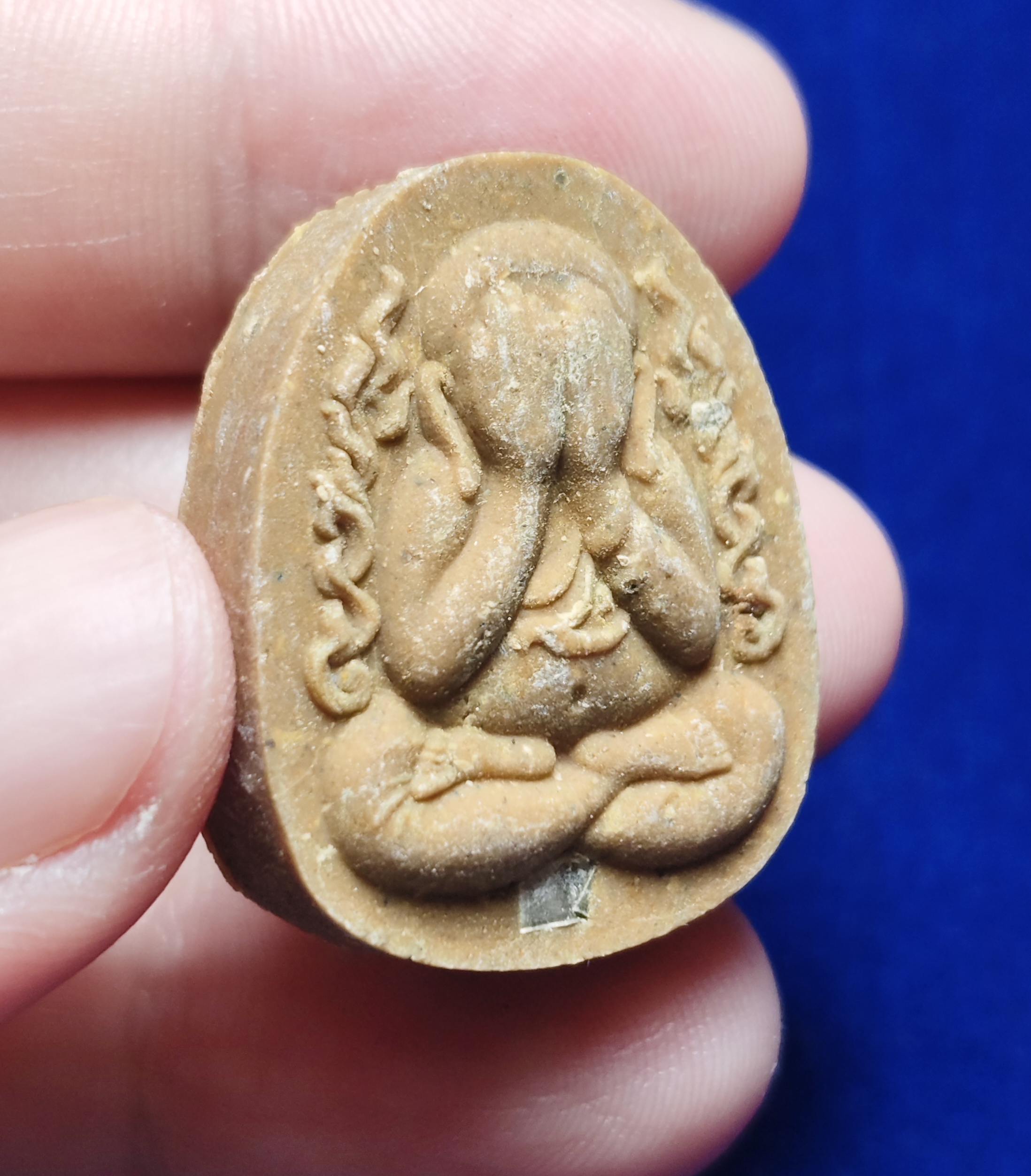 พระปิดตา หลังยันต์ดวง ครูบาพิรุณ สิริจันโท วัดชัยมงคล จ.เชียงใหม่ (เนื้อผงเกสร)