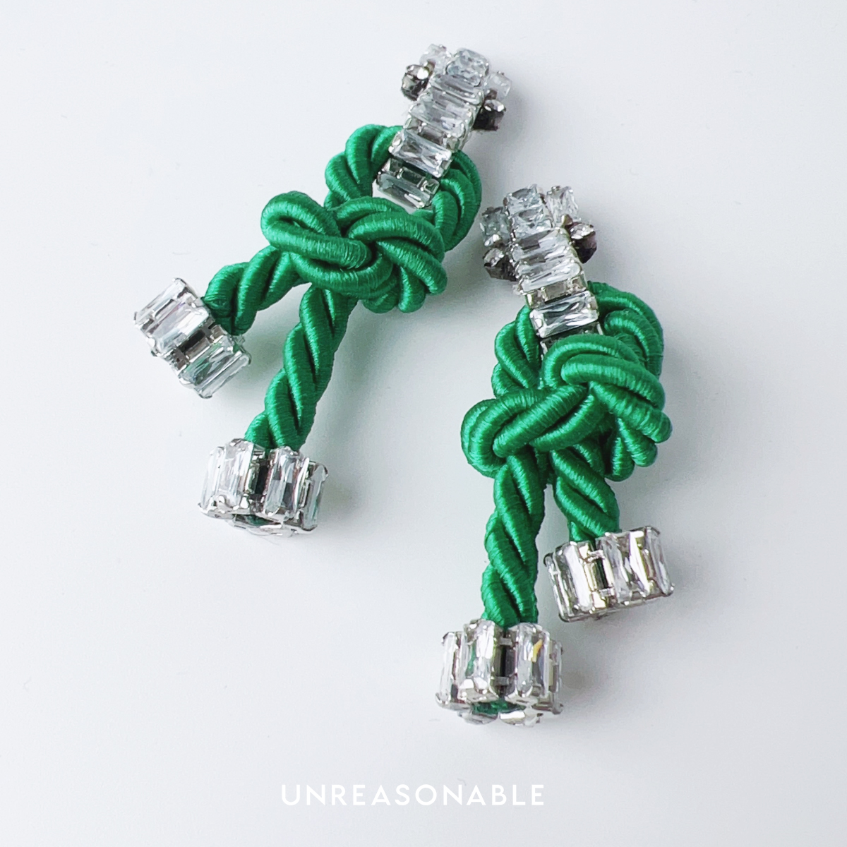 Knot earrings ต่างหูเชือก สีเขียว ต่างหูคลิป ก้านเงินแท้ น้ำหนักเบา UA1003-02 Unreasonable Accessories