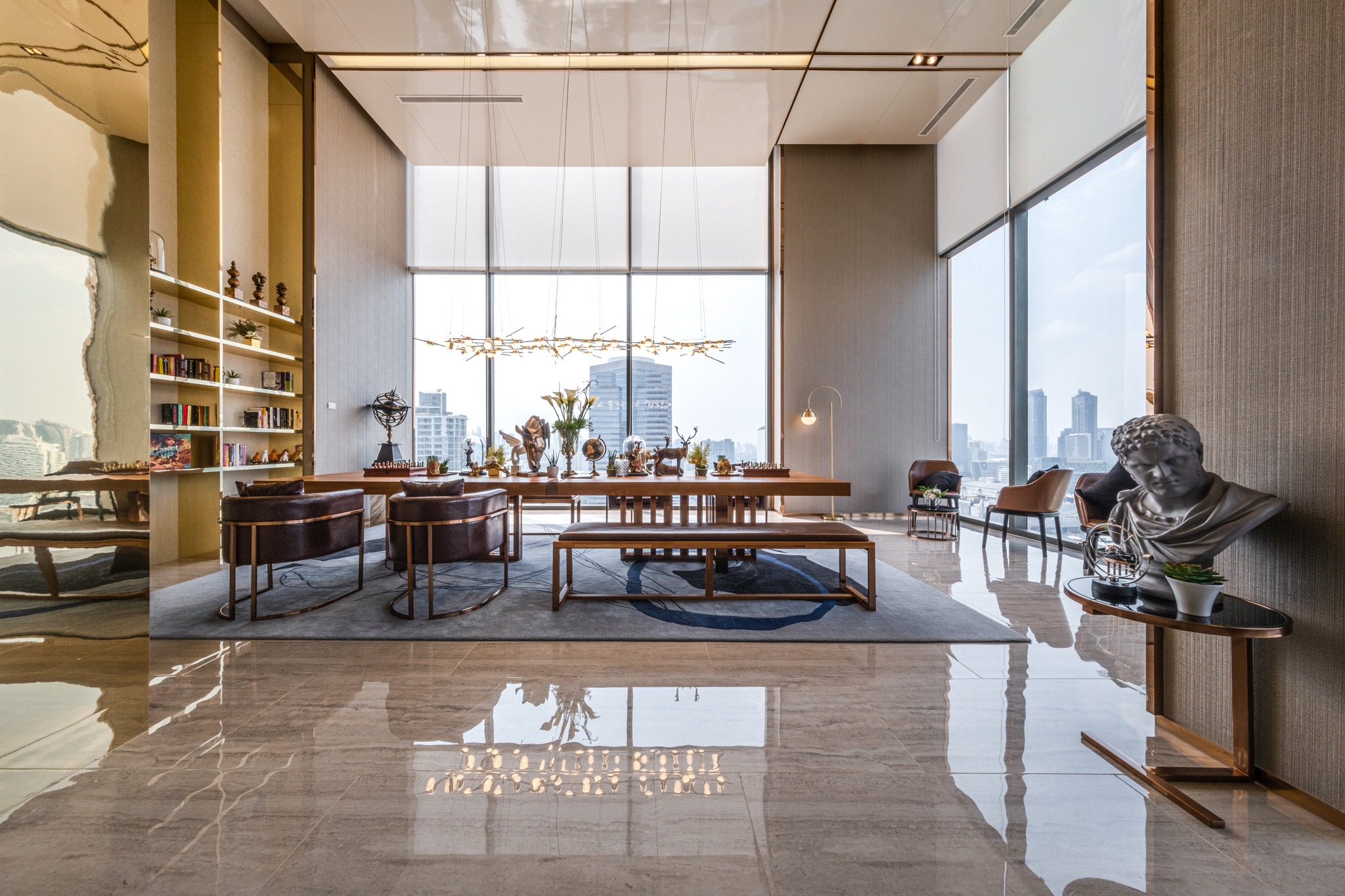 Cloud Thonglor–Phetchaburi Condominium Experience and prove for yourself the true value of location, luxury, and lifestyle — a high-end condominium offering over 4,000 sq.m. of full-facility common areas, the most comprehensive in this district.