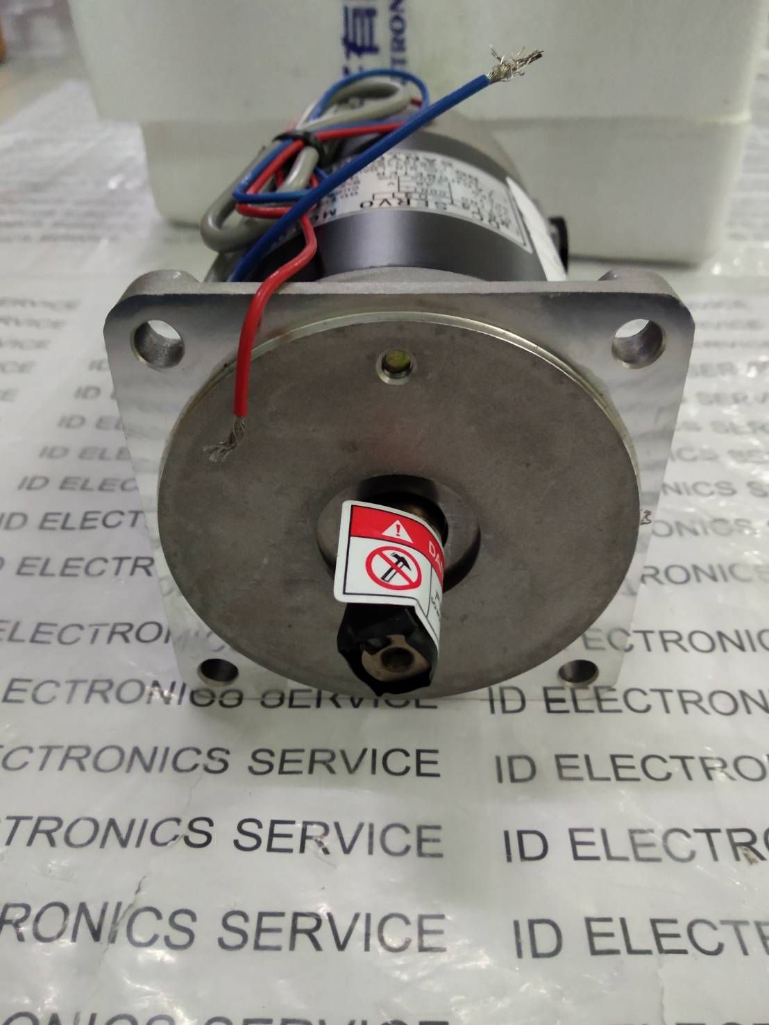 SERVO MOTOR " SANYO DENKI " MODEL : M818T-031