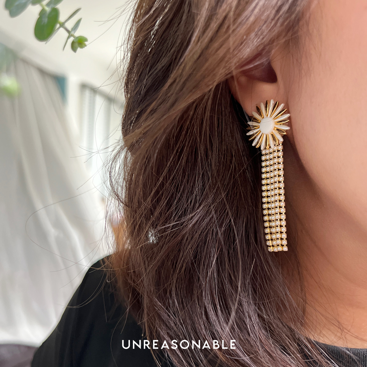 ต่างหูดอกไม้แต่งด้วย Pearl Chain ต่างหูคลิป ต่างหูก้านเงินแท้ UA0971-01 Unreasonable Accessories