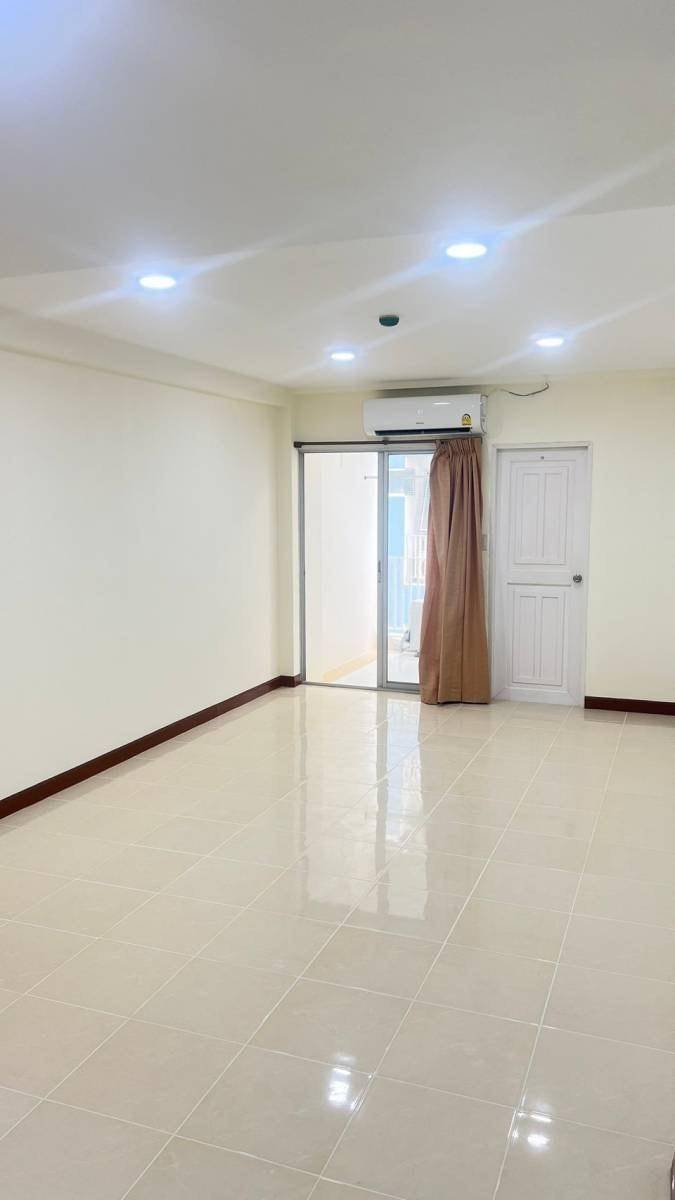 *ขายด่วน และถูกมาก เดอะ คัลเลอร์ ลีฟวิ่ง คอนโดมิเนียม ติดถนนเทพารักษ์ * (N.1075)