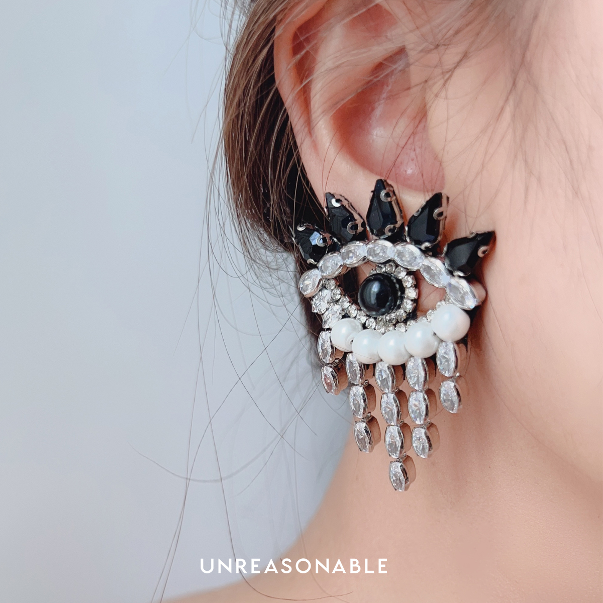 The Eye Earring with Crystal Tear Drop Earrings ต่างหูคลิป ต่างหูก้านเงินแท้ UA0980-01 Unreasonable Accessories
