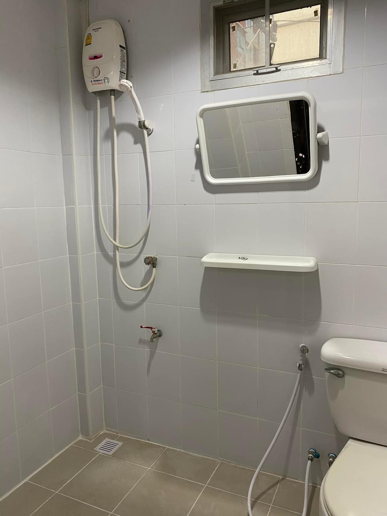 ให้เช่าทาวน์โฮม 3 ชั้น ห่างจาก MRT ลาดพร้าวเพียง 150 เมตร (N.1335)