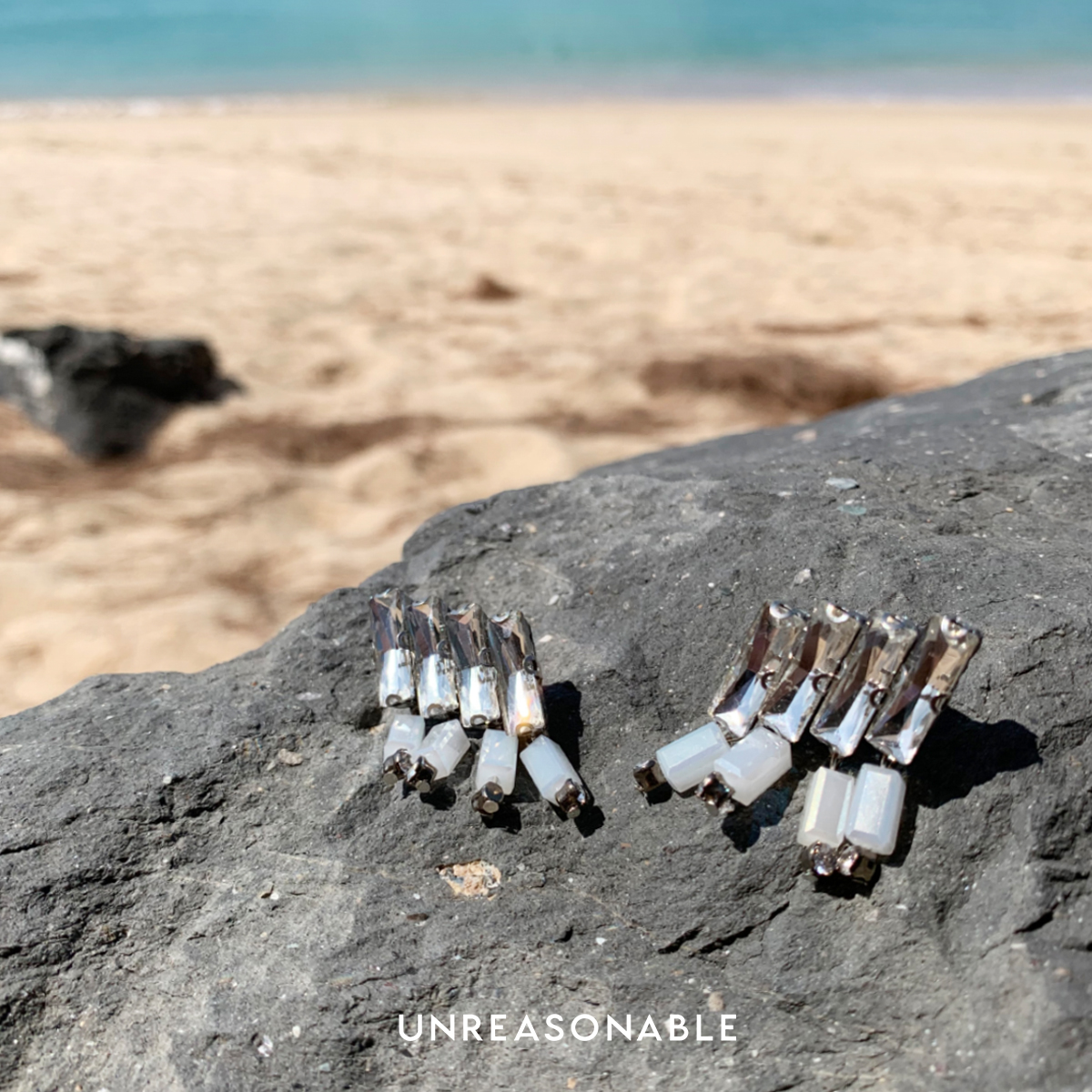 ต่างหู สีขาว ต่างหูคลิป ต่างหูก้านเงินแท้ น้ำหนักเบา สวยใส่สบาย UA0581-01 Unreasonable Accessories