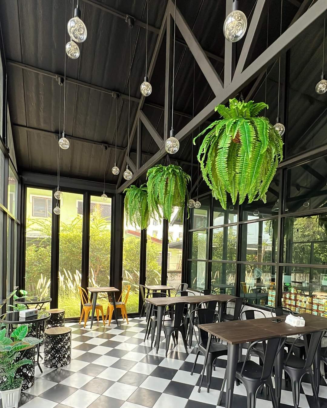 บรรยากาศภายในร้านโซวีแกนสาขาลาดพร้าว 109 ตอนกลางวัน (สาขาบางกะปิ)