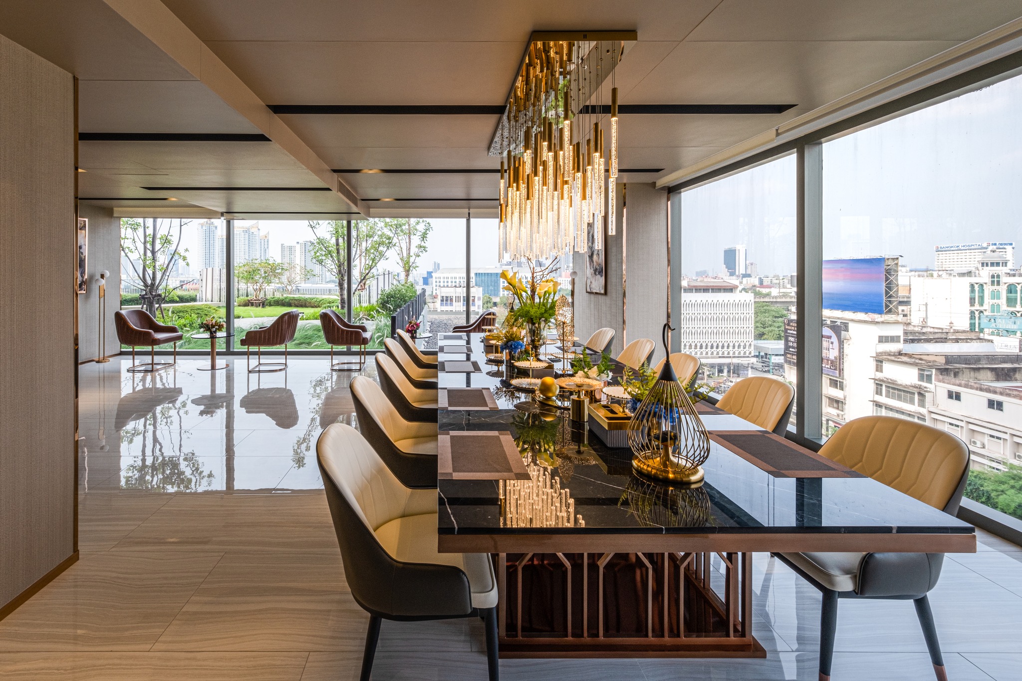 Cloud Thonglor–Phetchaburi Condominium Experience and prove for yourself the true value of location, luxury, and lifestyle — a high-end condominium offering over 4,000 sq.m. of full-facility common areas, the most comprehensive in this district.