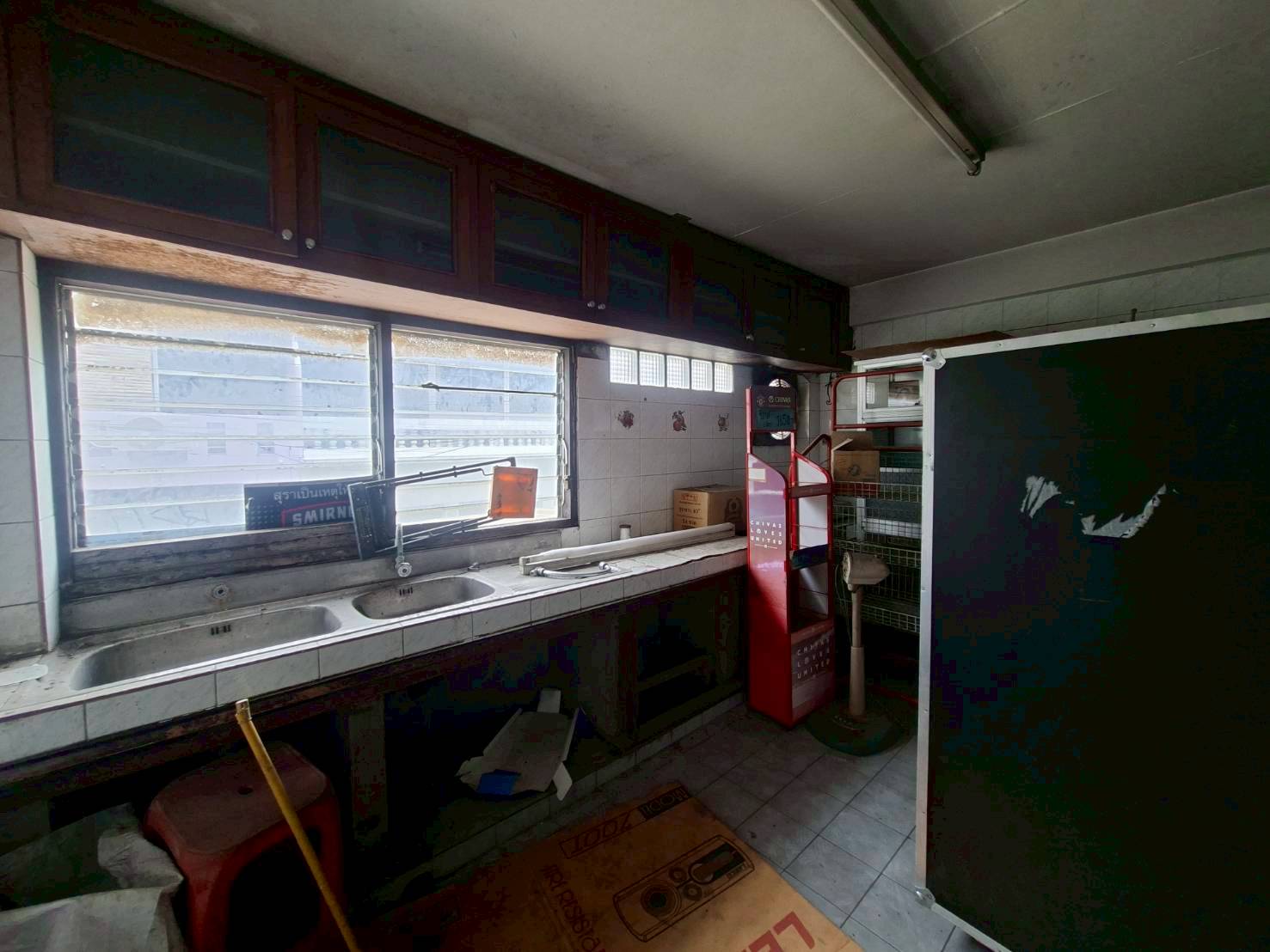 ให้เช่าอาคารพาณิชย์ 1 ห้องข้างล่าง + 2 คูหา ข้างบน 4 ชั้น ติดถนนเฉลิมพระเกียรติ (N.1857)