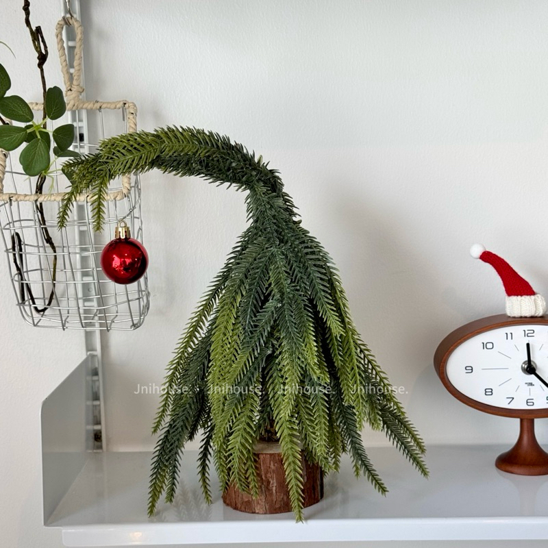 [พร้อมส่ง] Jnihouse : Twinkle Christmas Tree (ต้นคริสต์มาสปลายโค้ง บอลแดง)