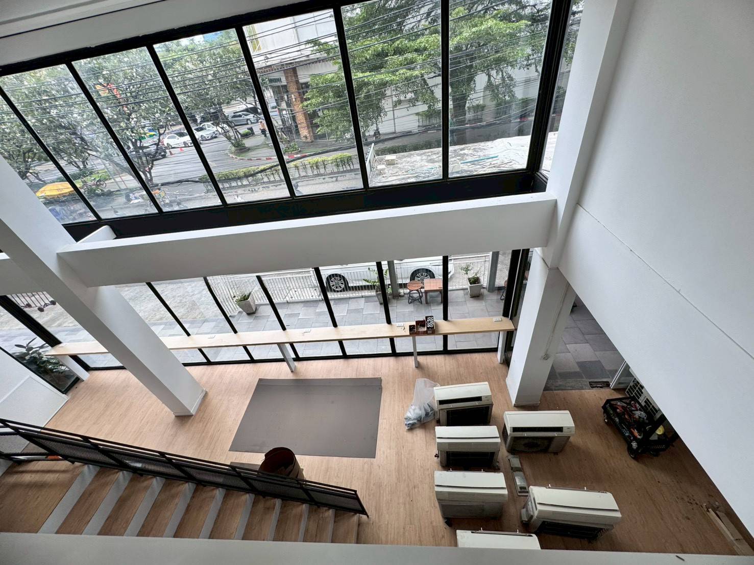 ให้เช่าพื้นที่ ชั้น 1 และชั้นลอย ทำเลเอกมัย ใกล้ BTS เอกมัย (N.1222)