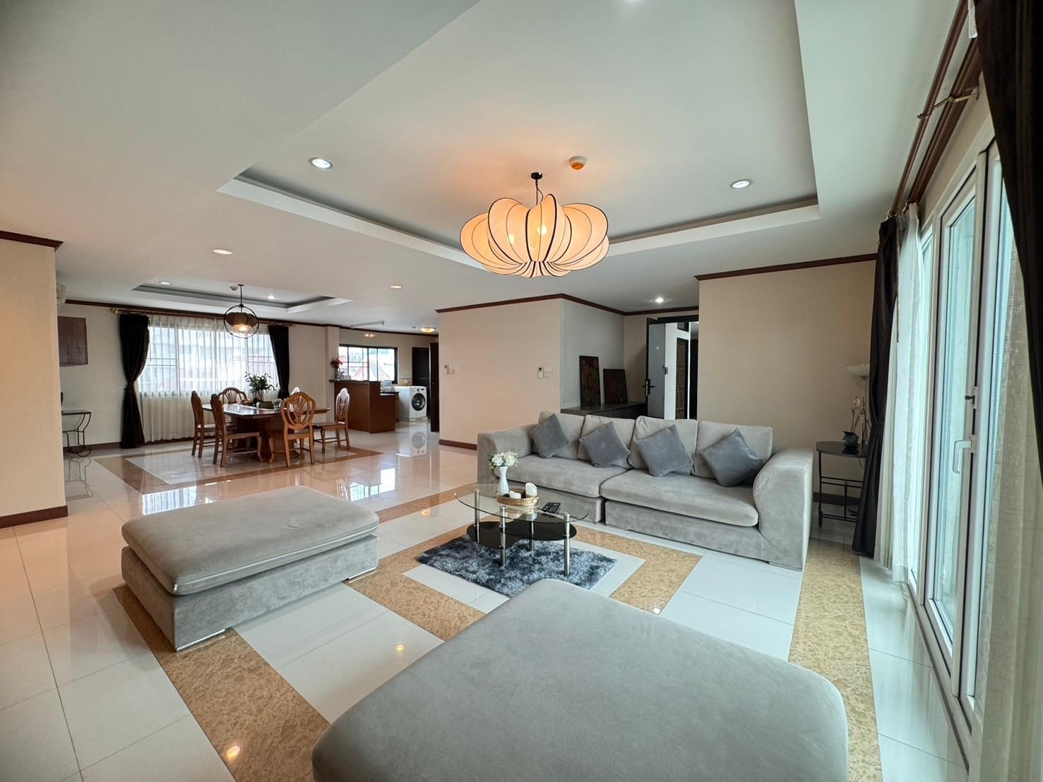 ให้เช่าอาคารพาณิชย์ 5 ชั้น ซอยเอกมัย 12 พร้อมลิฟท์ ใกล้บิ๊กซี เอกมัย (N.1396)