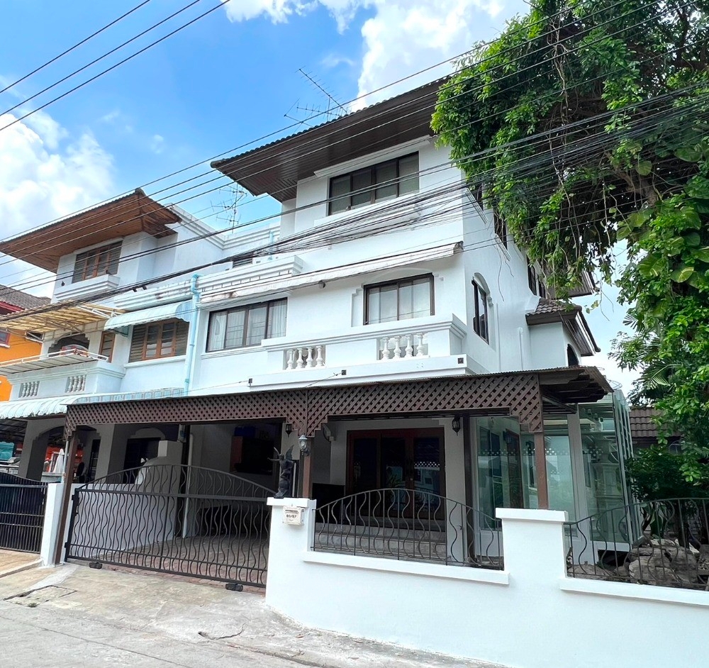 >>ขายบ้านแฝด ม.ปานทิพย์ 3 ชั้น อ่อนนุช 53 (บ้านสวย พร้อมอยู่)(N.812)