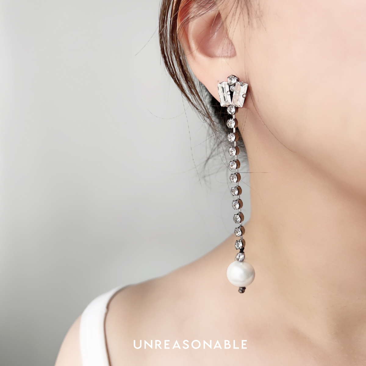 ต่างหู Drop มุกแก้ว ต่างหูคลิป ต่างหูก้านเงินแท้ น้ำหนักเบา สวยใส่สบาย UA0779-01 Unreasonable Accessories