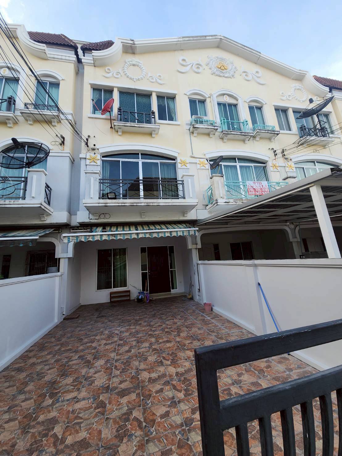 ให้เช่าทาวน์โฮม หมู่บ้านกลางเมือง The Royal Monaco 3 ชั้น ซอยศรีนครินทร์ 24 ใกล้รถไฟฟ้าสายสีเหลือง (N.1712)