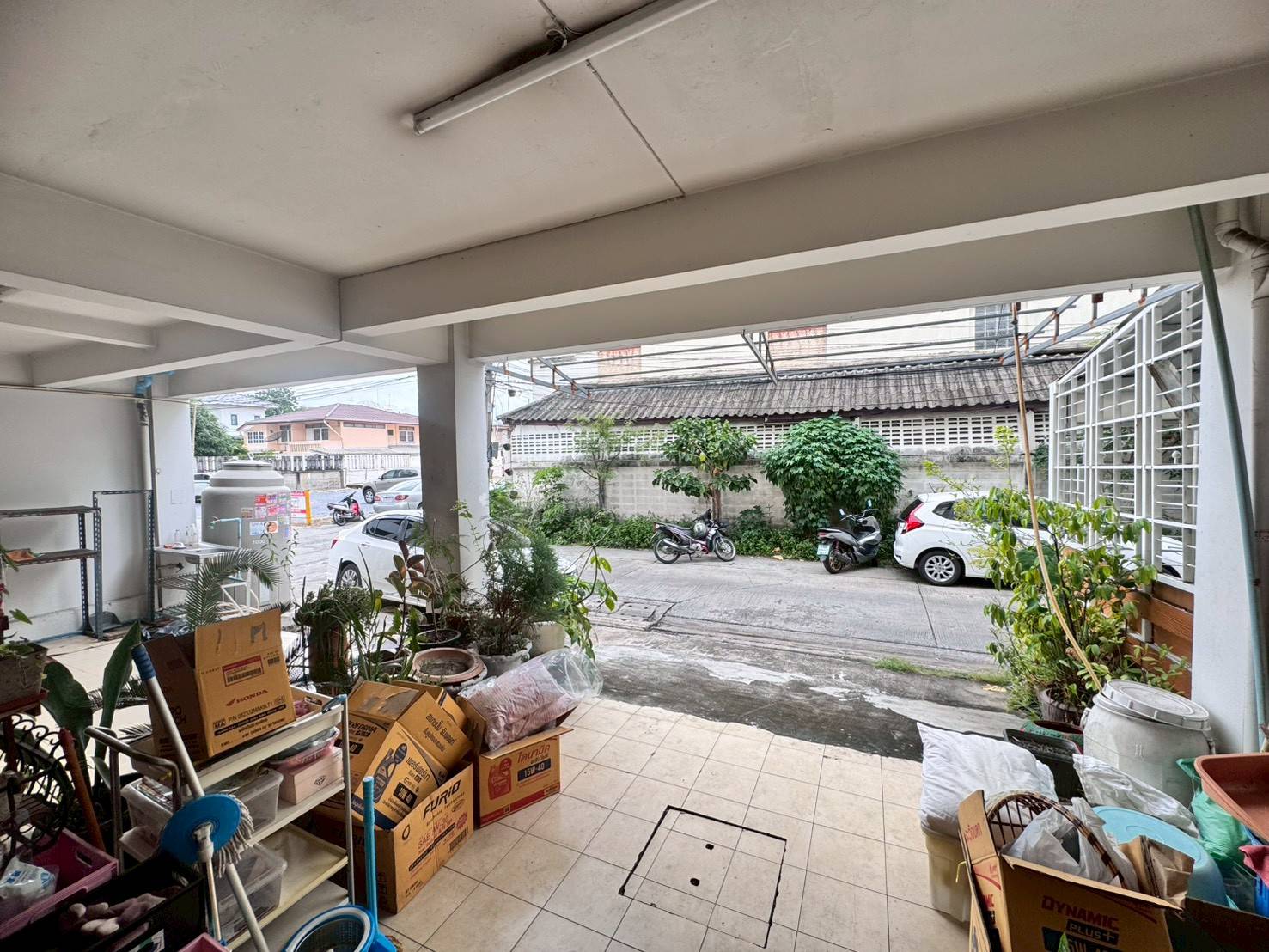 ให้เช่าอาคารพาณิชย์หลังมุม 2 คูหา 4 ชั้น ถนนอุดมสุข ทำเลดี (N.1865)