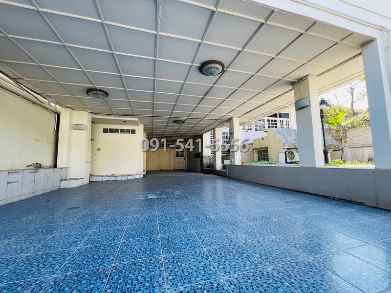 ขายบ้านเดี่ยว 2 หลังติดกัน ซอยวิภาวดีรังสิต 42 แยก 18-6 ติดถนน 3 ด้าน พื้นที่ 142 ตรว 8นอน 7น้ำ