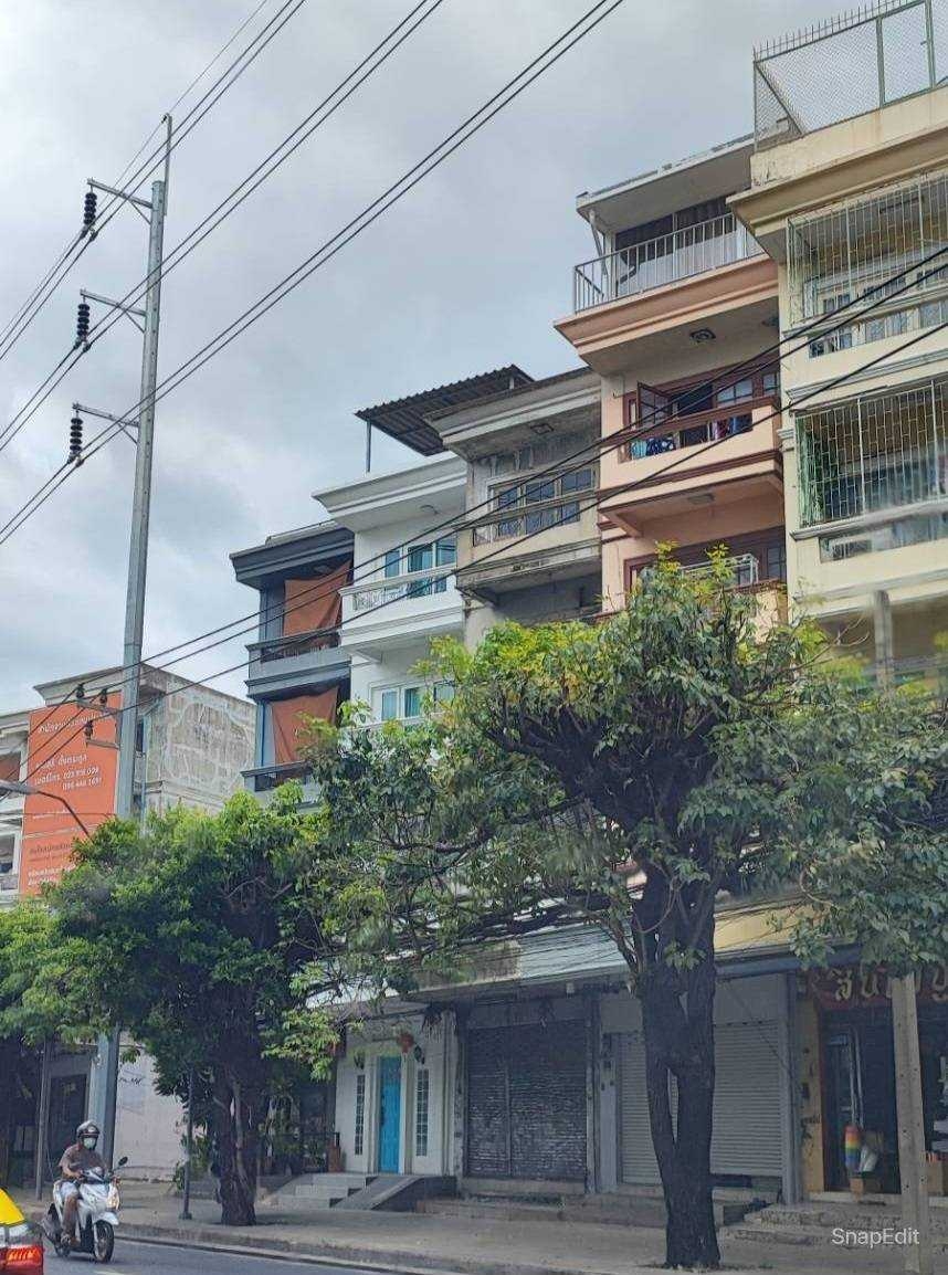 *ให้เช่าอาคารพาณิชย์ 4.5 ชั้น ทำเลดี ย่านสุขุมวิท 71 (ปรีดีพนมยงค์)* (N.1034)