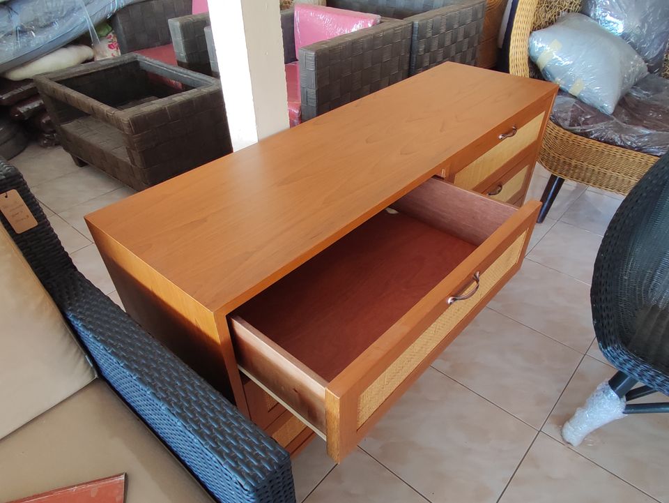 ตู้ลิ้นชักใส่ของบานหวาย