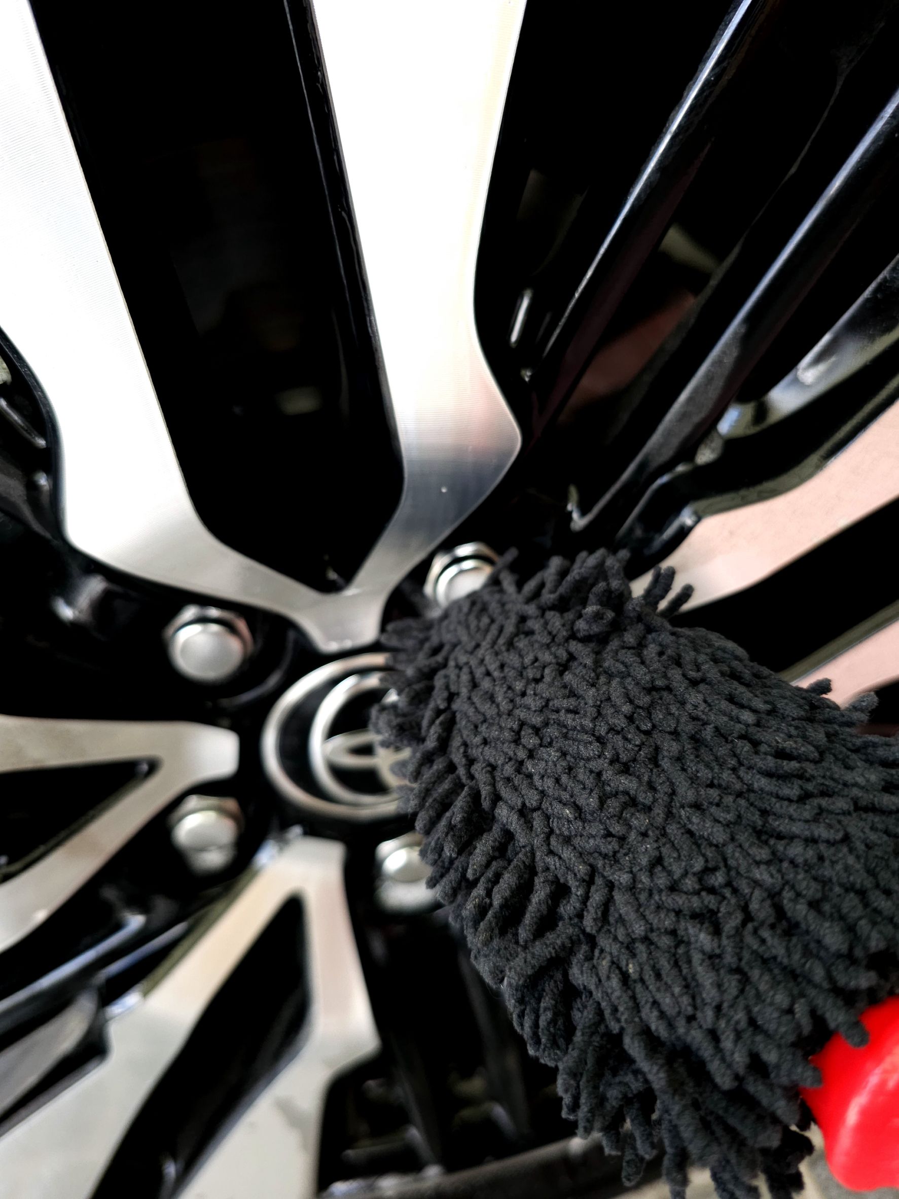 แปรงล้างล้อ Prostaff ขนาด 24 เซน ตัวด้ามจับยืดหยุ่นพอดีมือ เอียงได้ 12 องศา