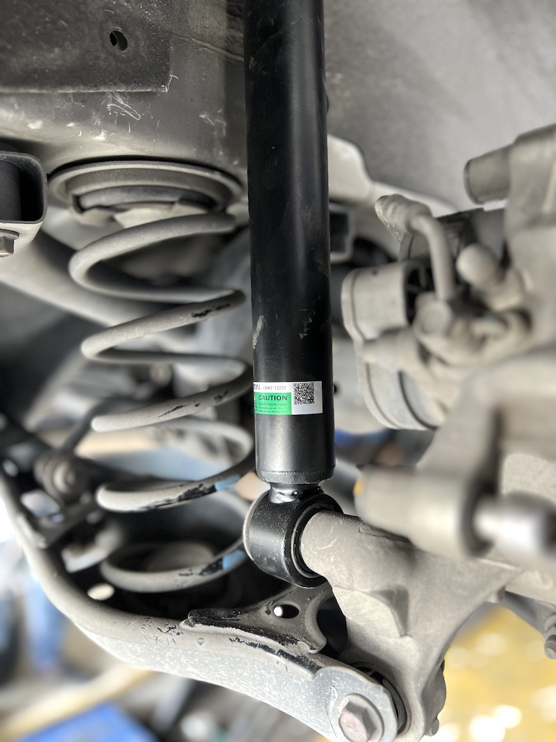 HONDA CIVIC FC ติดตั้งโช้คอัพ Tein EnduraPro Basic พร้อมอะไหล่ส่วนควบใหม่ทั้งหมด สิ่งที่จะได้รับหลังจากติดตั้ง: ฟีลลิ่งหนึบแน่นสไตล์ญี่ปุ่น: โช้คอัพ Tein EnduraPro Basic ให้ความหนึบแน่นที่เหนือกว่าโช้คเดิม แต่ยังคงความนุ่มนวลไว้ เทคโนโลยี H.B.S.: ช่วยดูดซับแรงกระแทกในจังหวะยุบตัวสุด ลดอาการกระดอนเมื่อเจอหลุมหรือคอสะพาน คุณภาพมาตรฐาน OEM: ผลิตจากวัสดุคุณภาพสูง ทนทาน และติดตั้งแทนของเดิมได้ทันที ไม่ต้องดัดแปลง ความมั่นคงที่เพิ่มขึ้น: รถทรงตัวได้นิ่งขึ้น เข้าโค้งมั่นใจ ลดอาการโคลงเคลง เหมาะสำหรับใคร? เจ้าของ Civic FC ที่ต้องการความหนึบและมั่นคงในการขับขี่ประจำวัน ผู้ที่ต้องการอัปเกรดความทนทานและความปลอดภัยของช่วงล่าง โดยไม่ต้องการโหลดเตี้ย 👉 สำหรับเจ้าของ Civic FC ที่อยากได้ฟีลลิ่งขับขี่ที่มั่นใจกว่าเดิม Tein EnduraPro Basic คือคำตอบ! 📌 สอบถามข้อมูลเพิ่มเติม หรือนัดหมายเข้ารับบริการ ☎️ : 08-6569-1915 ☎️ : 08-6544-5963 💬 Line id : @88rw 📍 Location : https://goo.gl/maps/HrNUAZXPN94KvxZ98 🌐 Facebook : https://www.facebook.com/88rwtire #Honda #Civic #CivicFC #Tein #EnduraPro #โช้คอัพ #ช่วงล่าง #ยางเจริญรุ่งเรือง #นนทบุรี #งามวงศ์วาน #ยางรถยนต์นนทบุรี #ช่วงล่างรถยนต์ #โช้คอัพรถยนต์