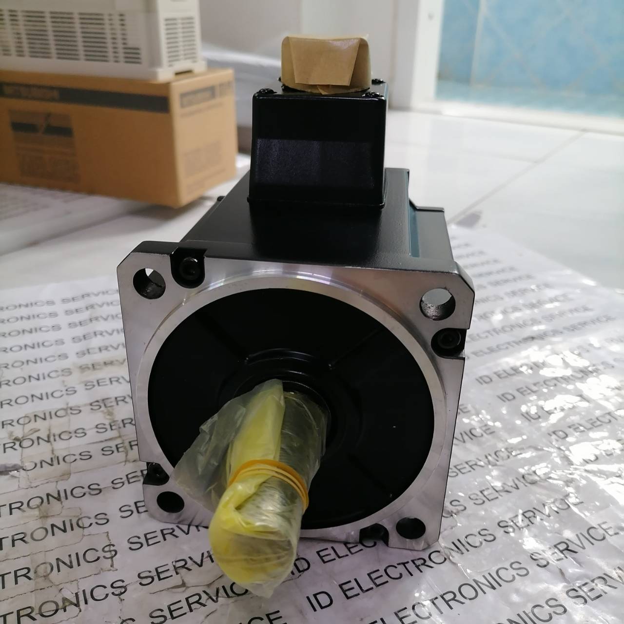 R88M-KE1K530H-S2 MOTOR "OMRON"