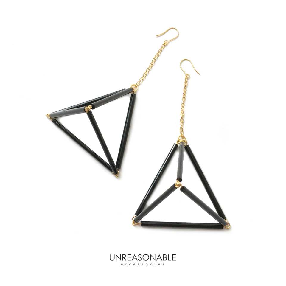 ต่างหูพีรามิด สีดำ ต่างหูก้านเงินแท้ น้ำหนักเบา สวยใส่สบาย UA0010-03 Unreasonable Accessories