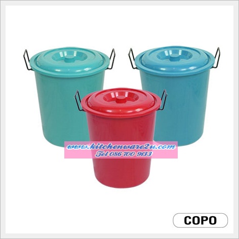 P04989 ถังน้ำพร้อมฝา 13 แกลลอน (กว้าง 40.5 ยาว 40.5 สูง 49 ซม.) คละสี เกรดบี No.807copo ราคาส่งต่อ 6 ใบ (เฉลี่ย 175 บต่อใบ)