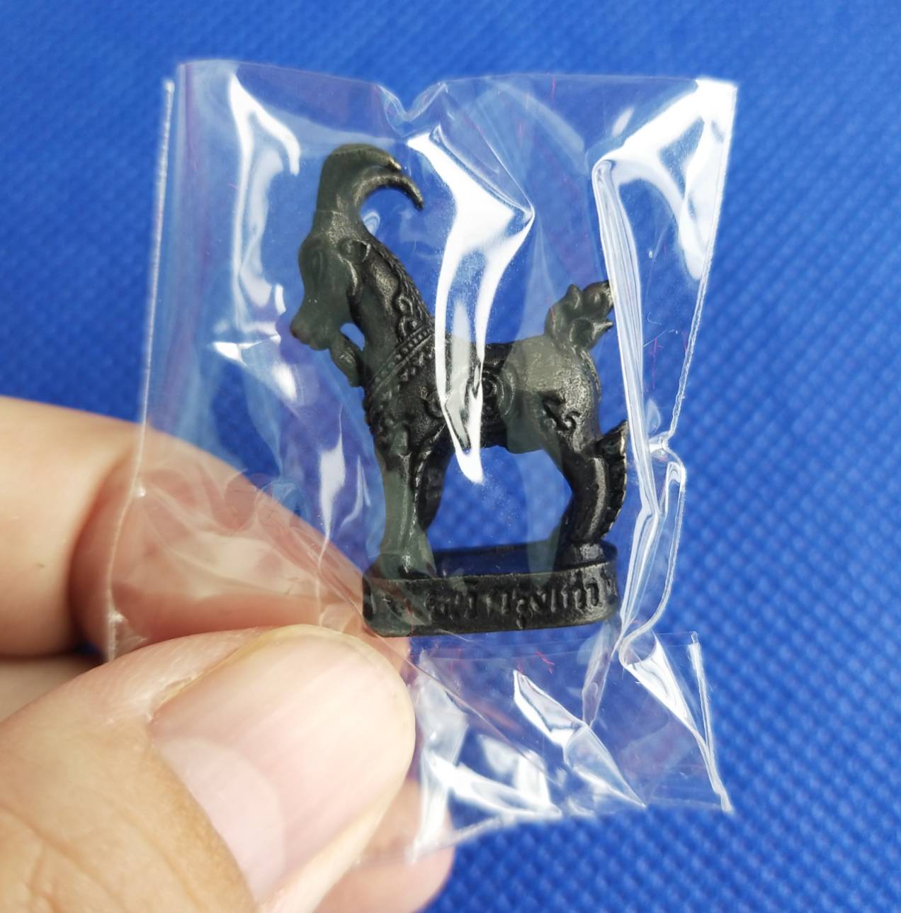 เครื่องรางแพะมหามงคล ❇เนื้อเหล็กน้ำพี้ เลข2 (ฝังตะกรุดทองคำ 1ดอก) ❇สร้าง49 ตัว [หลวงพ่อรักษ์ อนาลโย วัดสุทธาวาส วิปัสสนา จ.พระนครศรีอยุธยา]