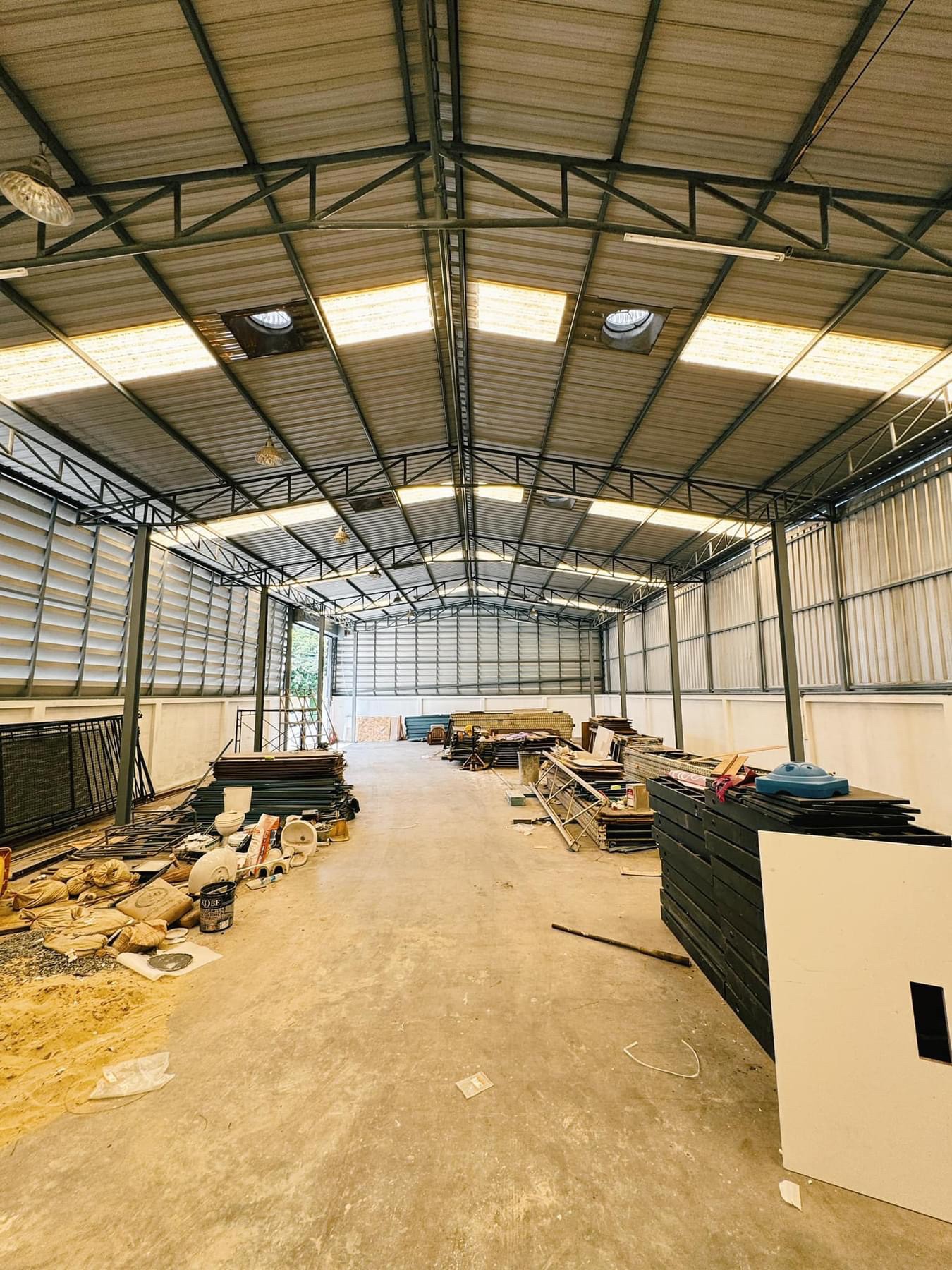 ให้เช่าโกดังบนถนนรัชดา ใกล้MRTรัชดาเพียง 450 เมตร(ซอยรุ่งเรือง) N.1340