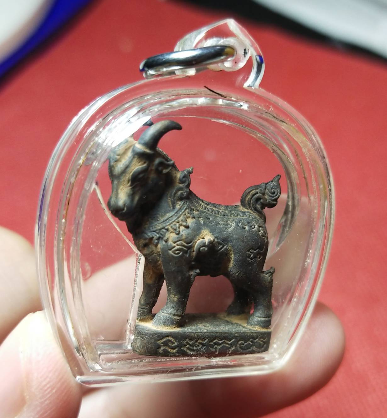 แพะมหาเสน่ห์ เนื้อนวะโลหะ รุ่นแรก หลวงปู่เจิม วัดหนองน้ำขุ่น จ.ระยอง ปี 2557 (เลี่ยมพลาสติกกันน้ำพร้อมใช้)