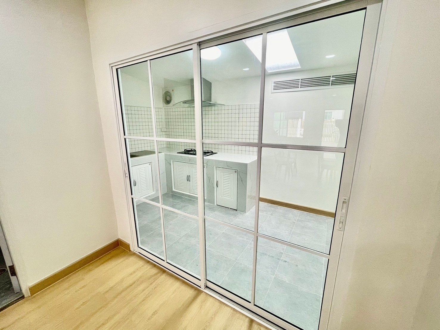 ขายด่วนทาวน์เฮ้าส์ หมู่บ้านเคซี ซ.รามคำแหง 142 พร้อมผู้เช่า (N.1240)