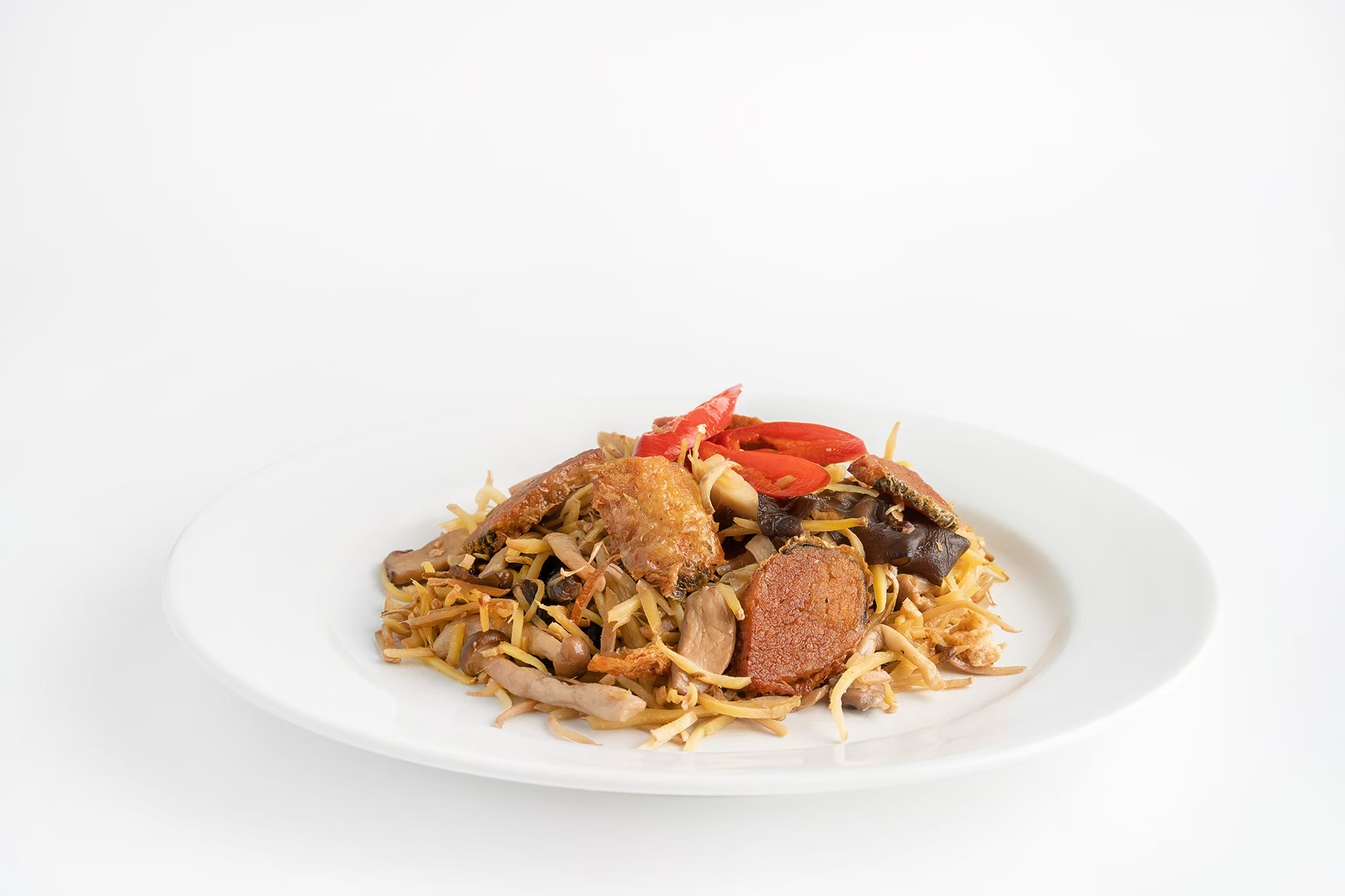 ผัดขิงปลาเจ (Stir fried ginger with vegan fishless and mushrooms)
