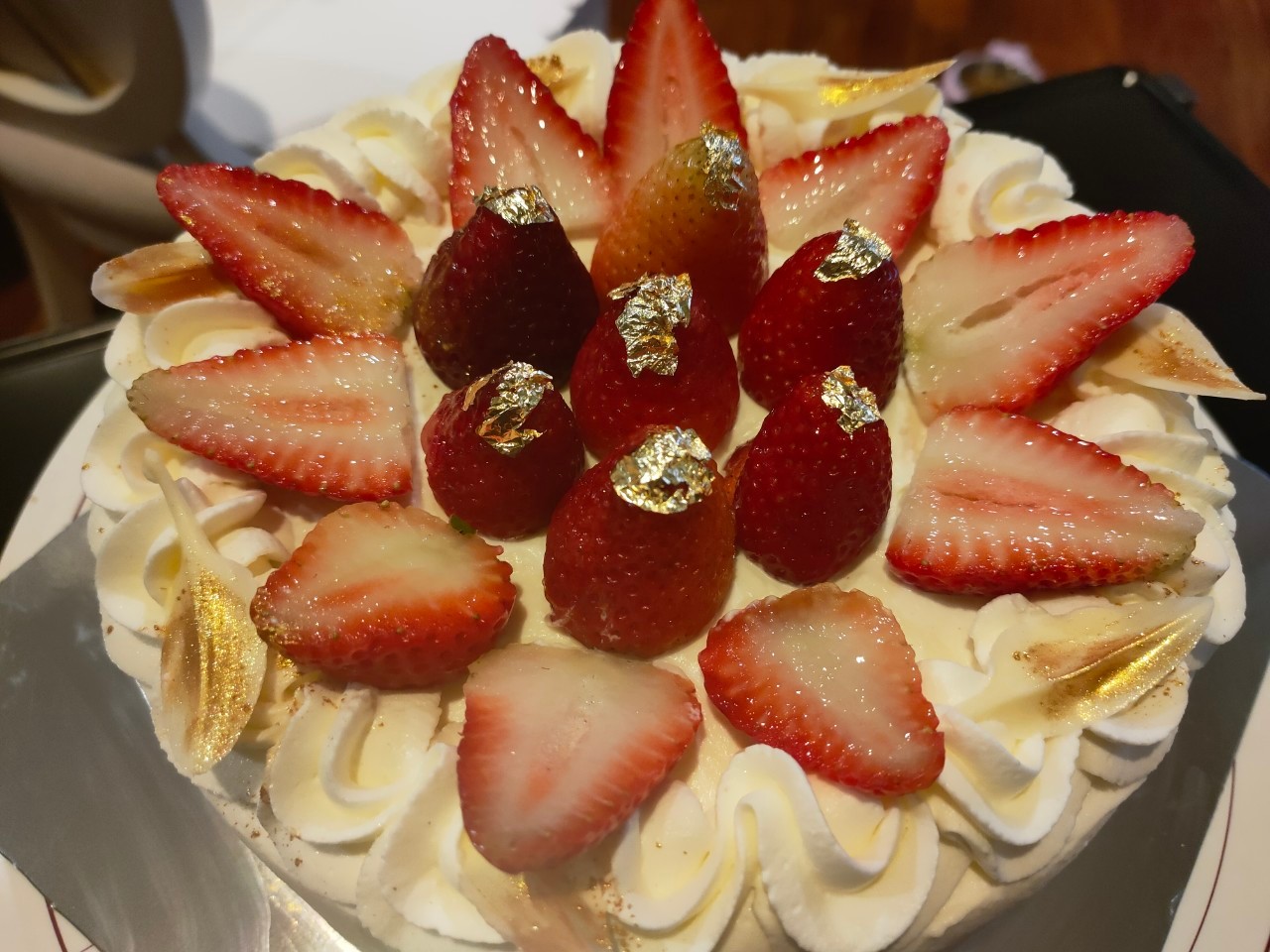 เค้กวันเกิด เค้กสตอเบอร์รี่ครีมสด/ สตอเบอร์รี่ชอร์ทเค้ก ตกแต่งด้วยครีมสดและสตอเบอร์รี่สด ขนาด2ปอนด์