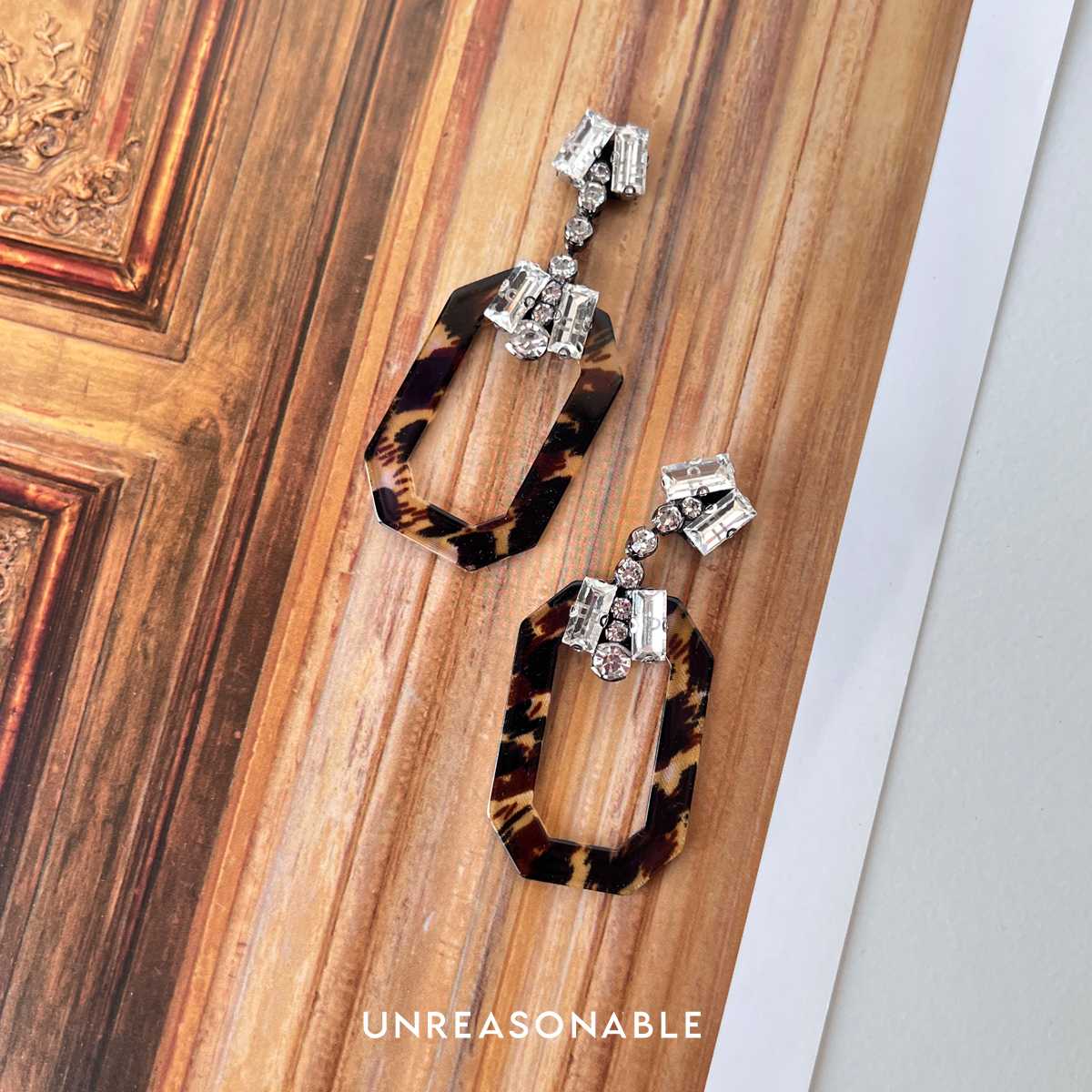 ต่างหู Drop Tiger Print ต่างหูคลิป ต่างหูก้านเงินแท้ UA0977-01 Unreasonable Accessories